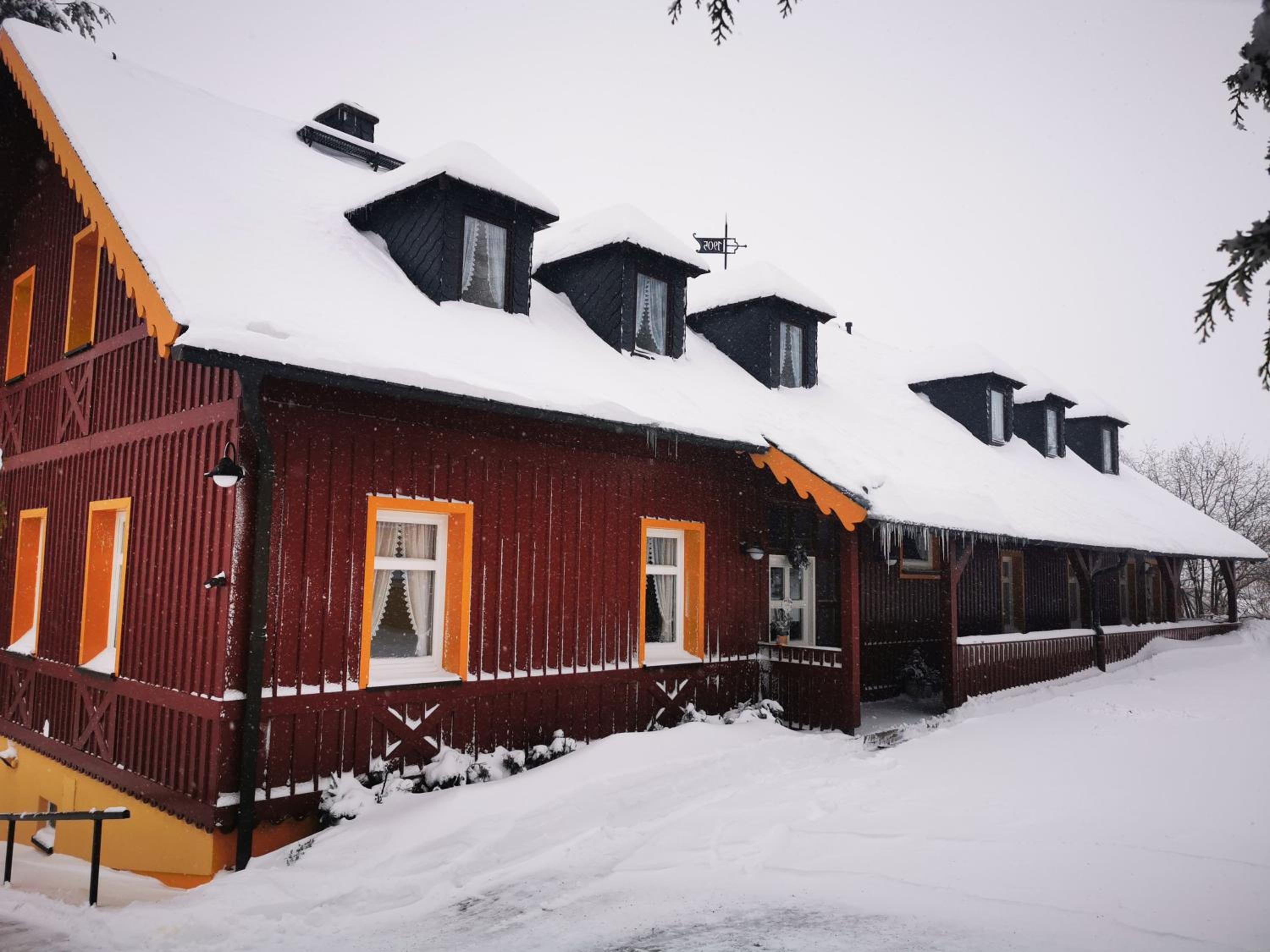Ferienanlage Zum Silberstollen 2 Häuser am Berg Polderhof und Weißeritzhütte