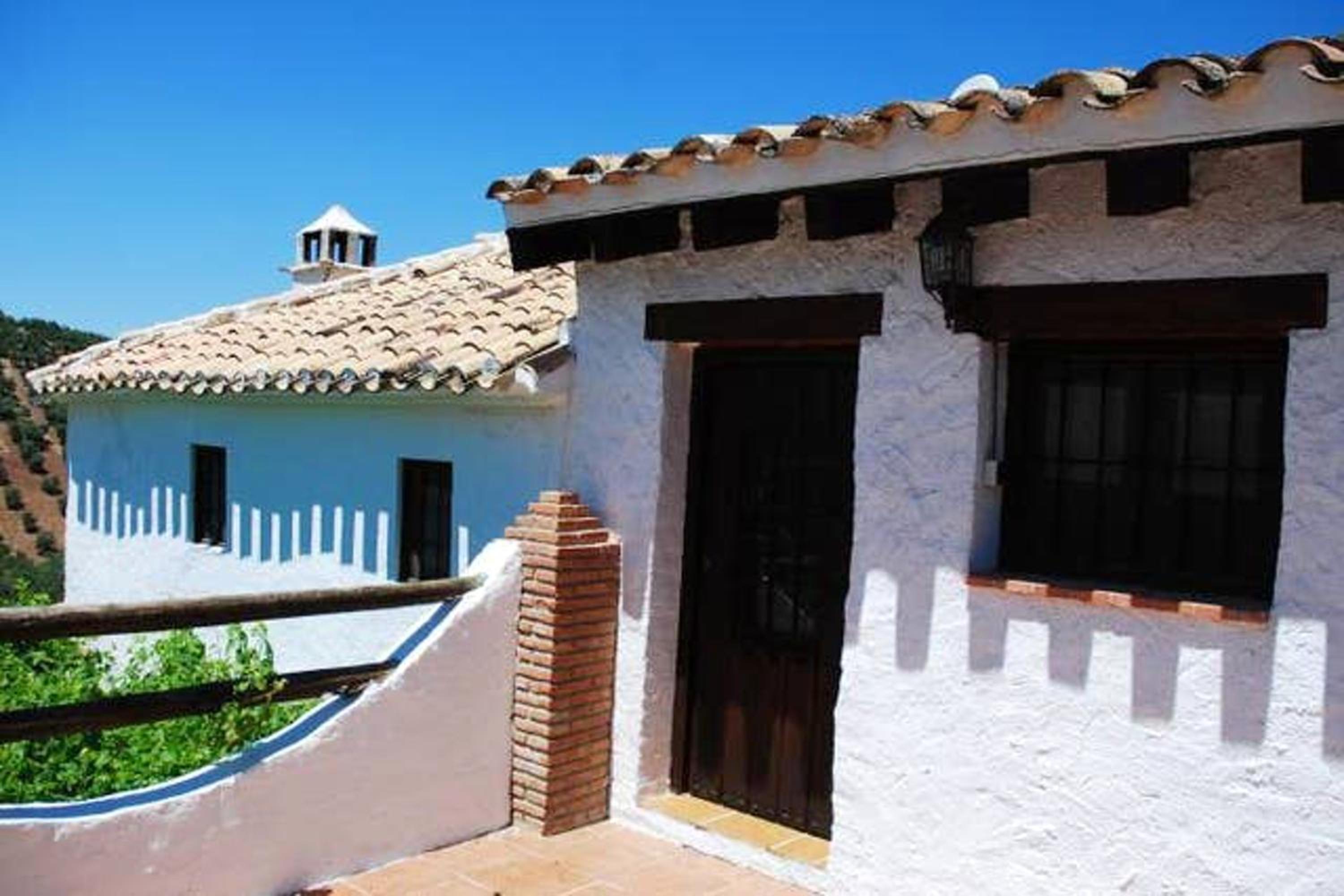 Elegant Villa in Granada with Pool and Garden view 5
