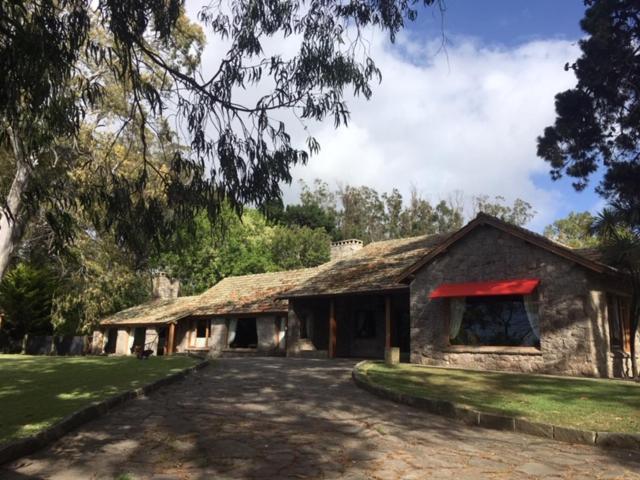 Los Nobles Hostal de Bosque