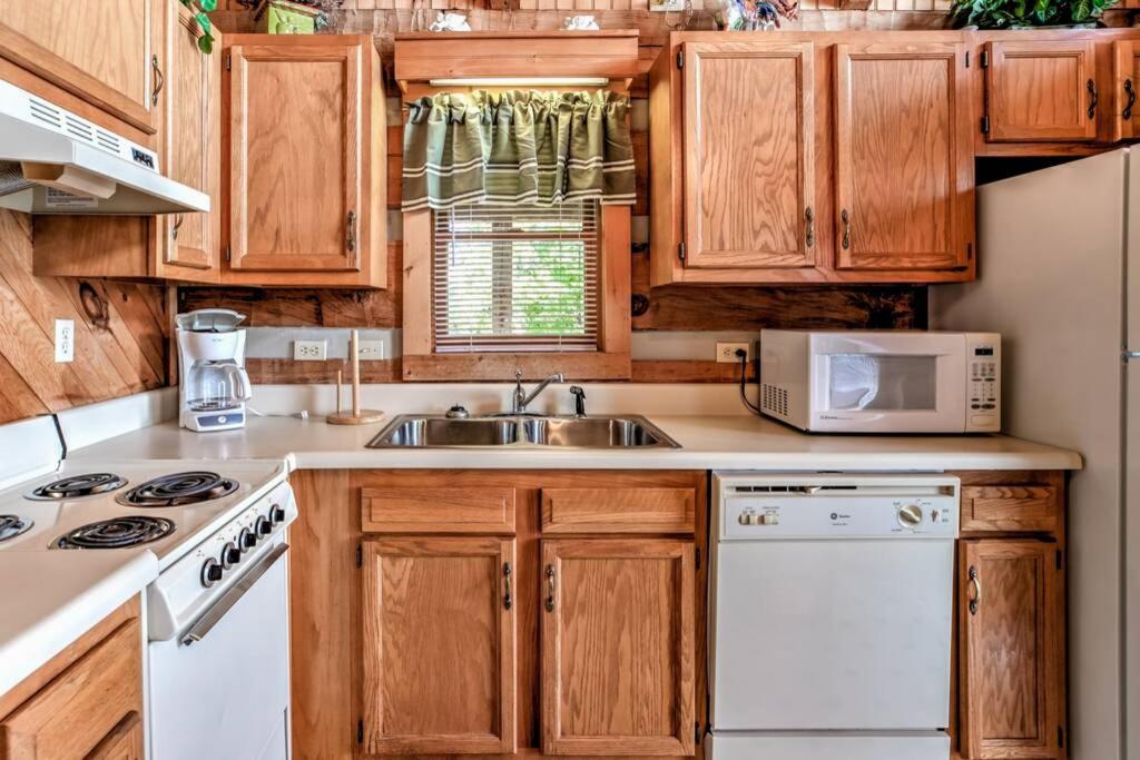 View! Private Studio Cabin,Hot Tub,RELAX,Honeymoon view 4