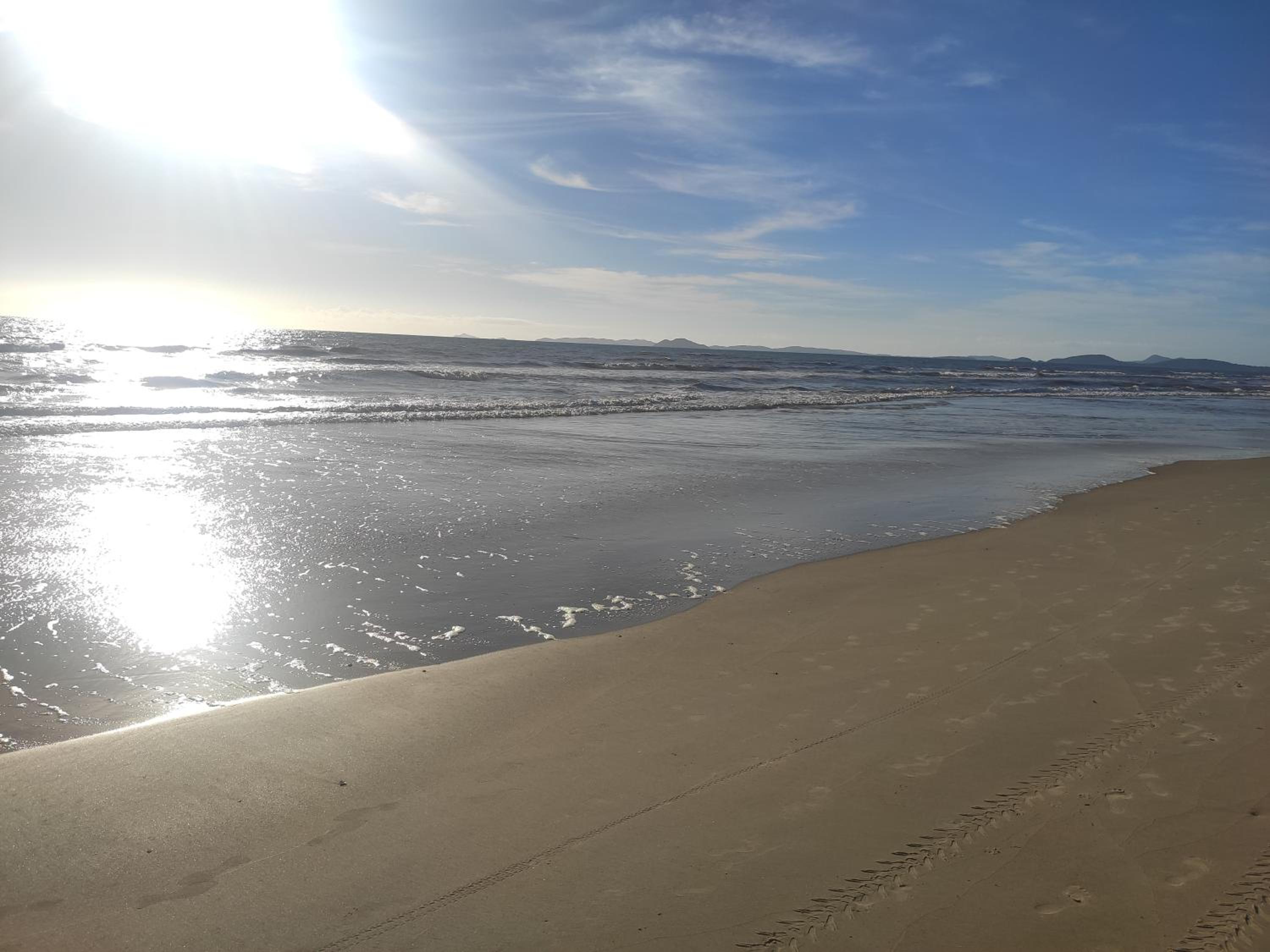 Cabo Frio, Piscina de frente pro Mar, Pé na areia