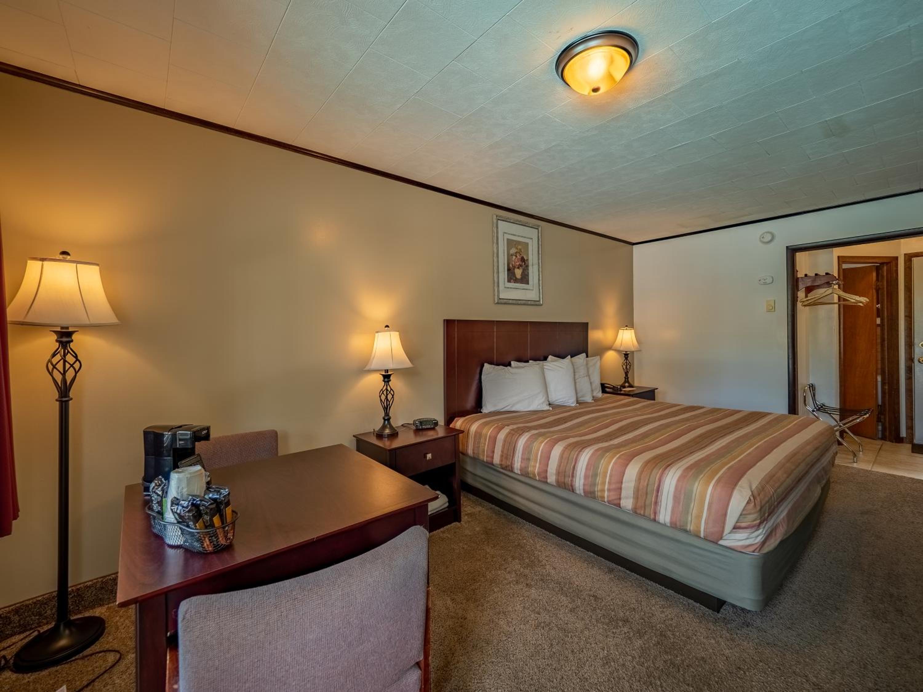 Lake 'N Pines Motel
