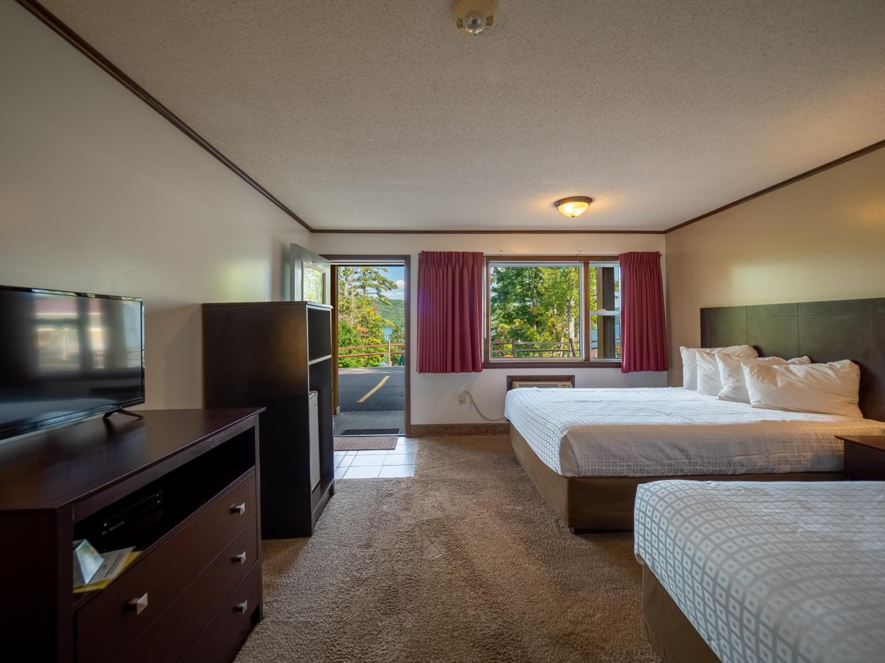 Lake 'N Pines Motel