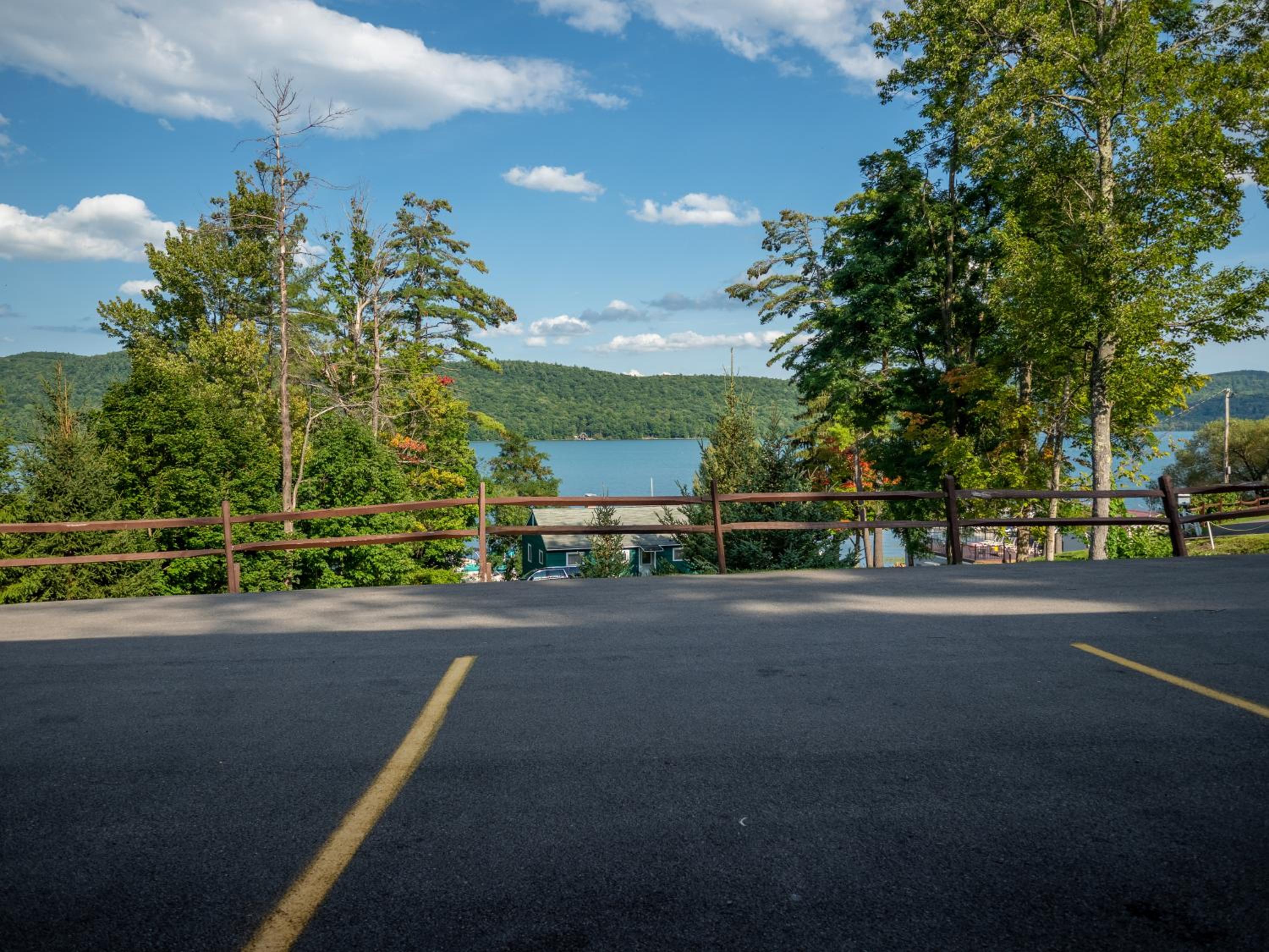 Lake 'N Pines Motel