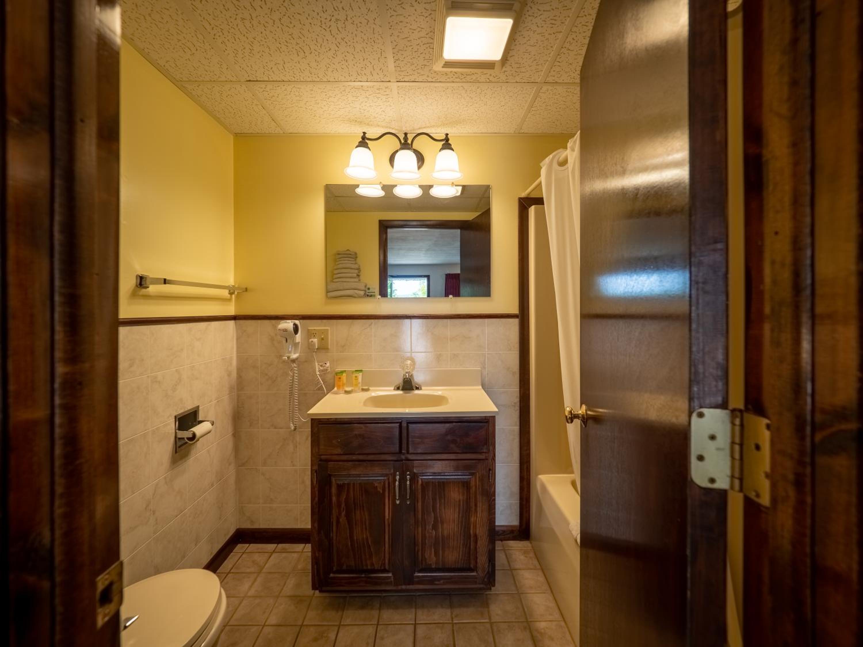 Lake 'N Pines Motel