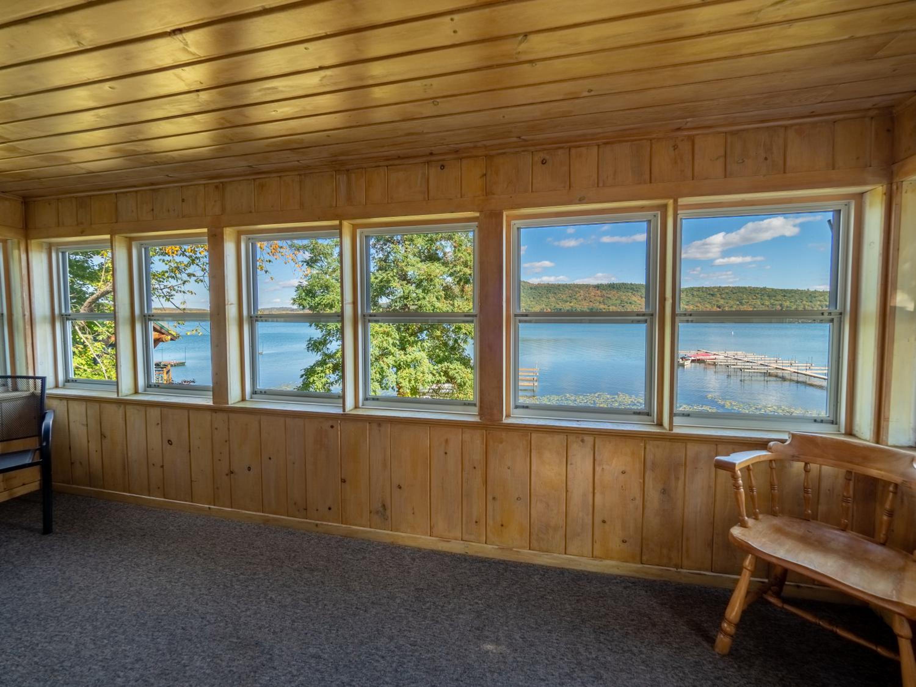 Lake 'N Pines Motel