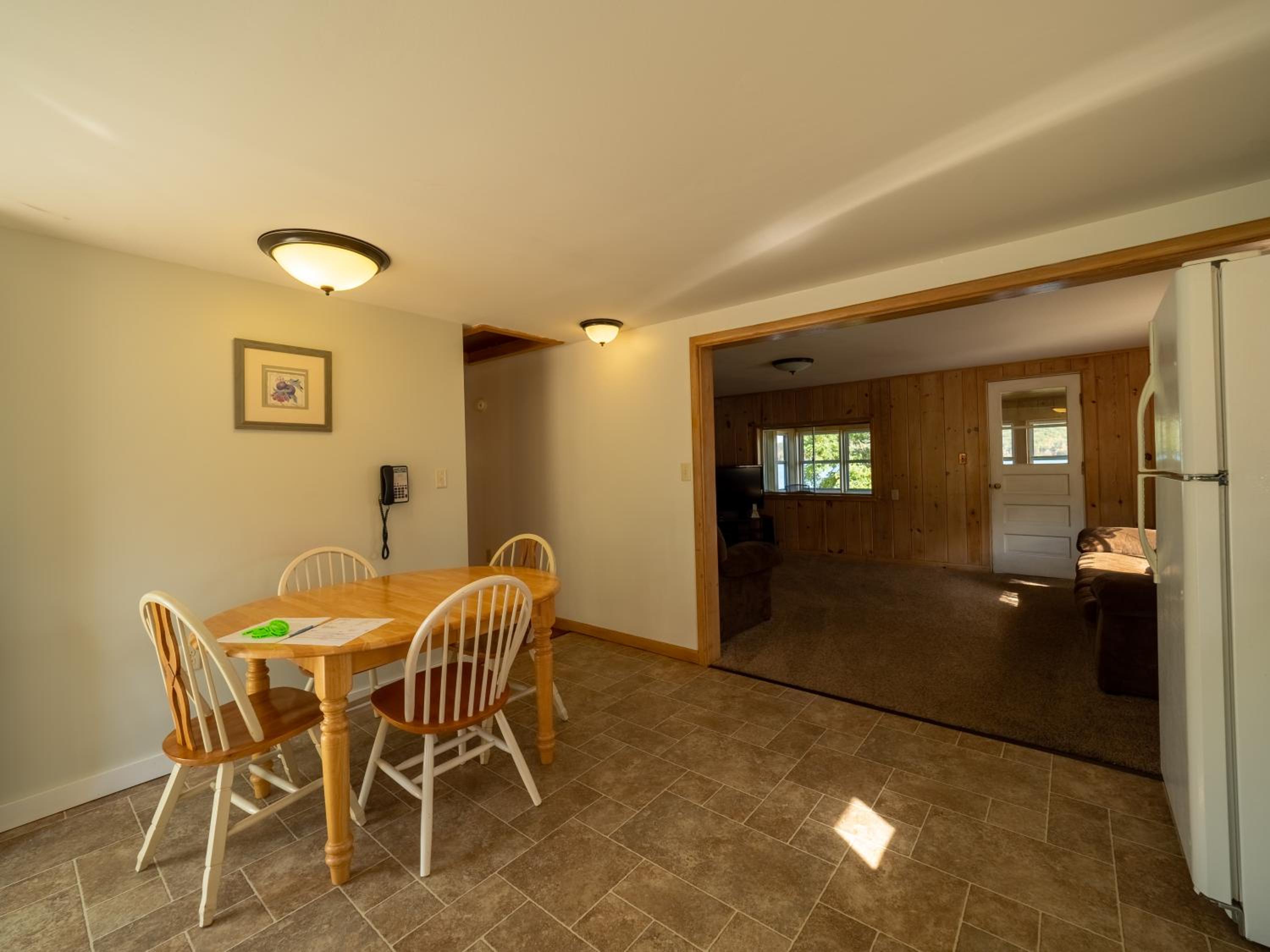 Lake 'N Pines Motel