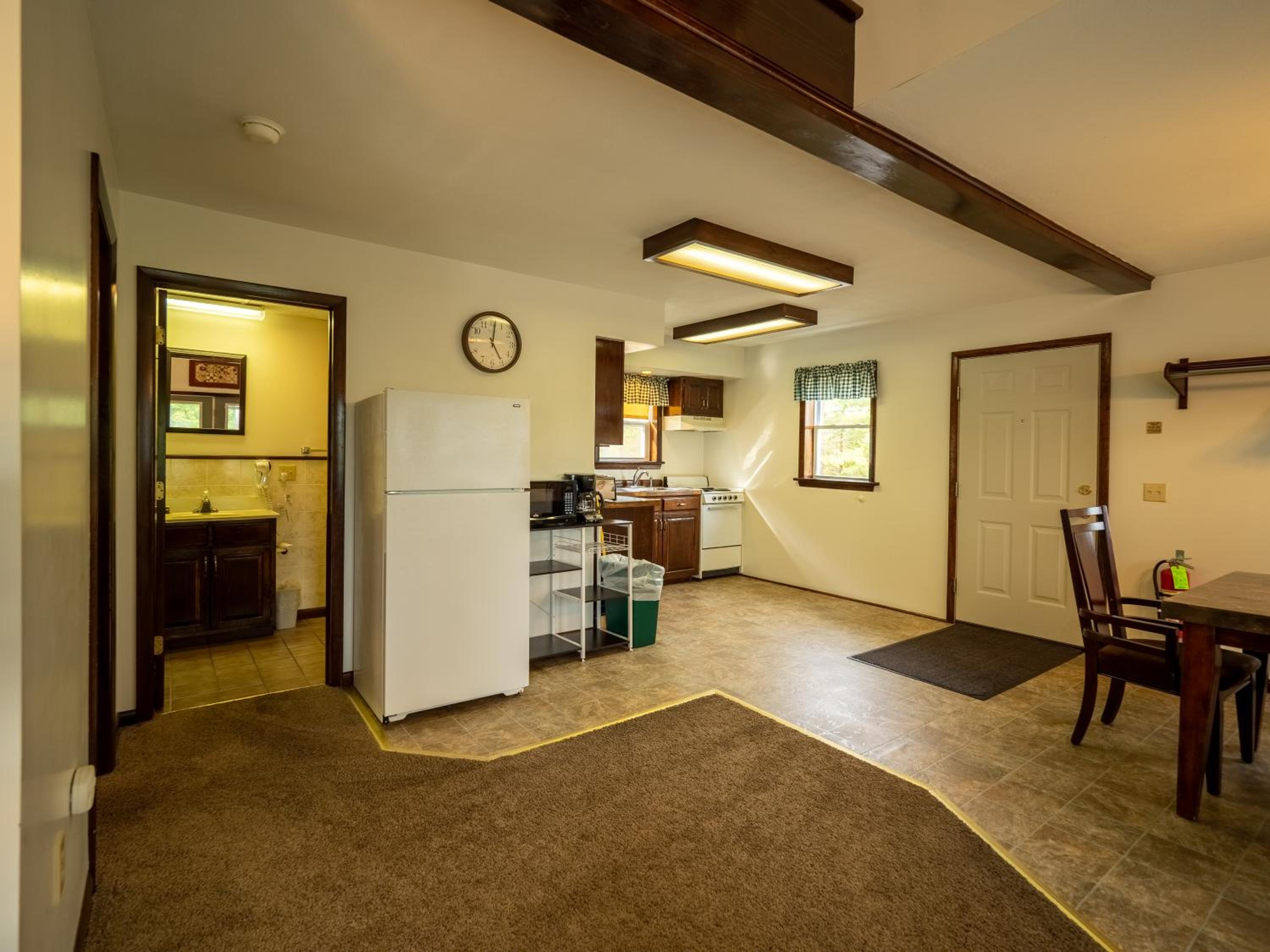 Lake 'N Pines Motel