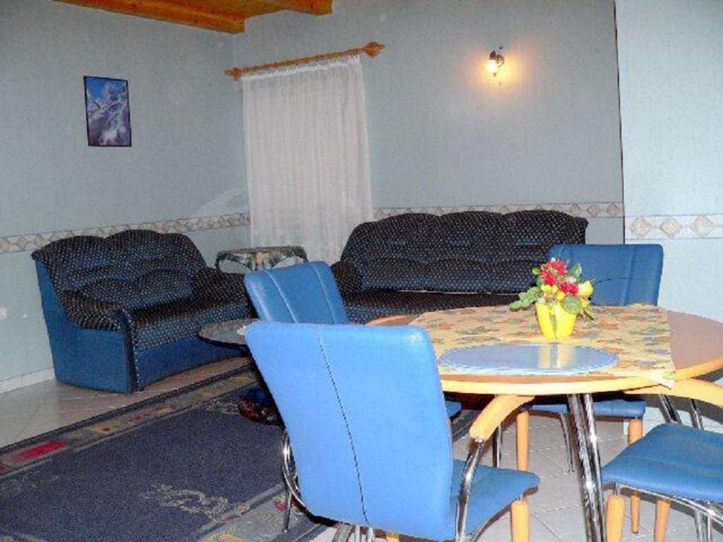 Pine Wood Apartment 7 view 4