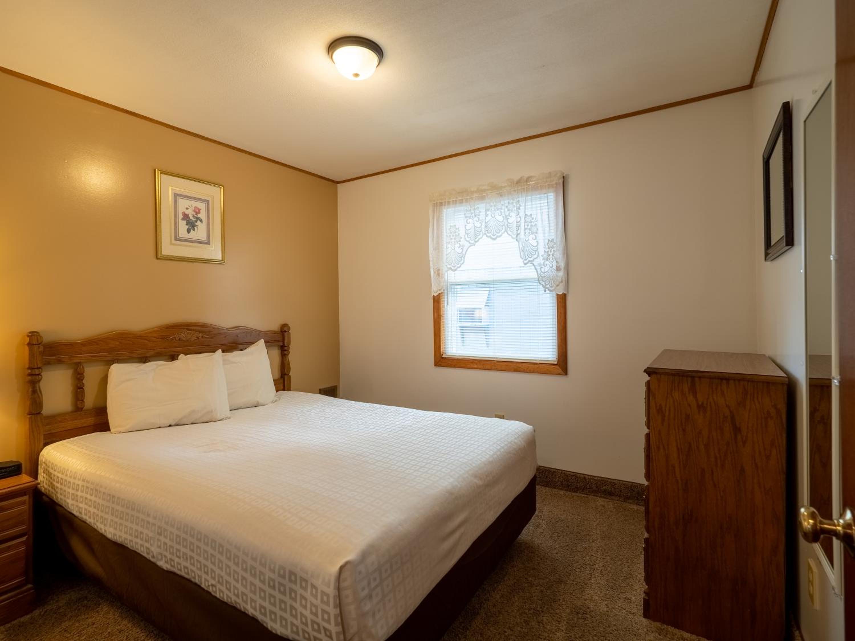Lake 'N Pines Motel