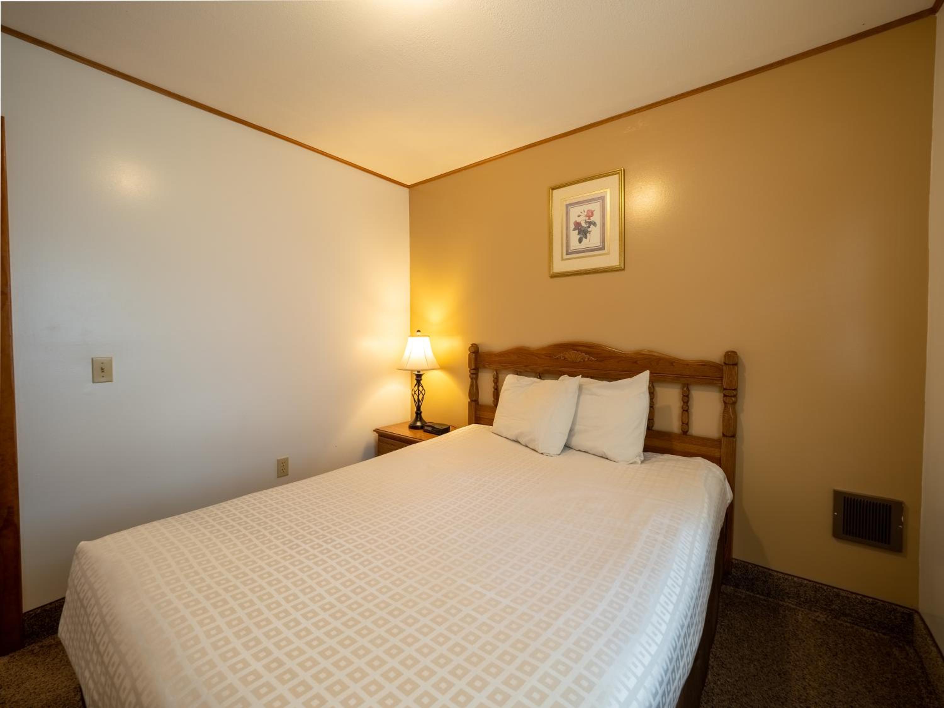 Lake 'N Pines Motel