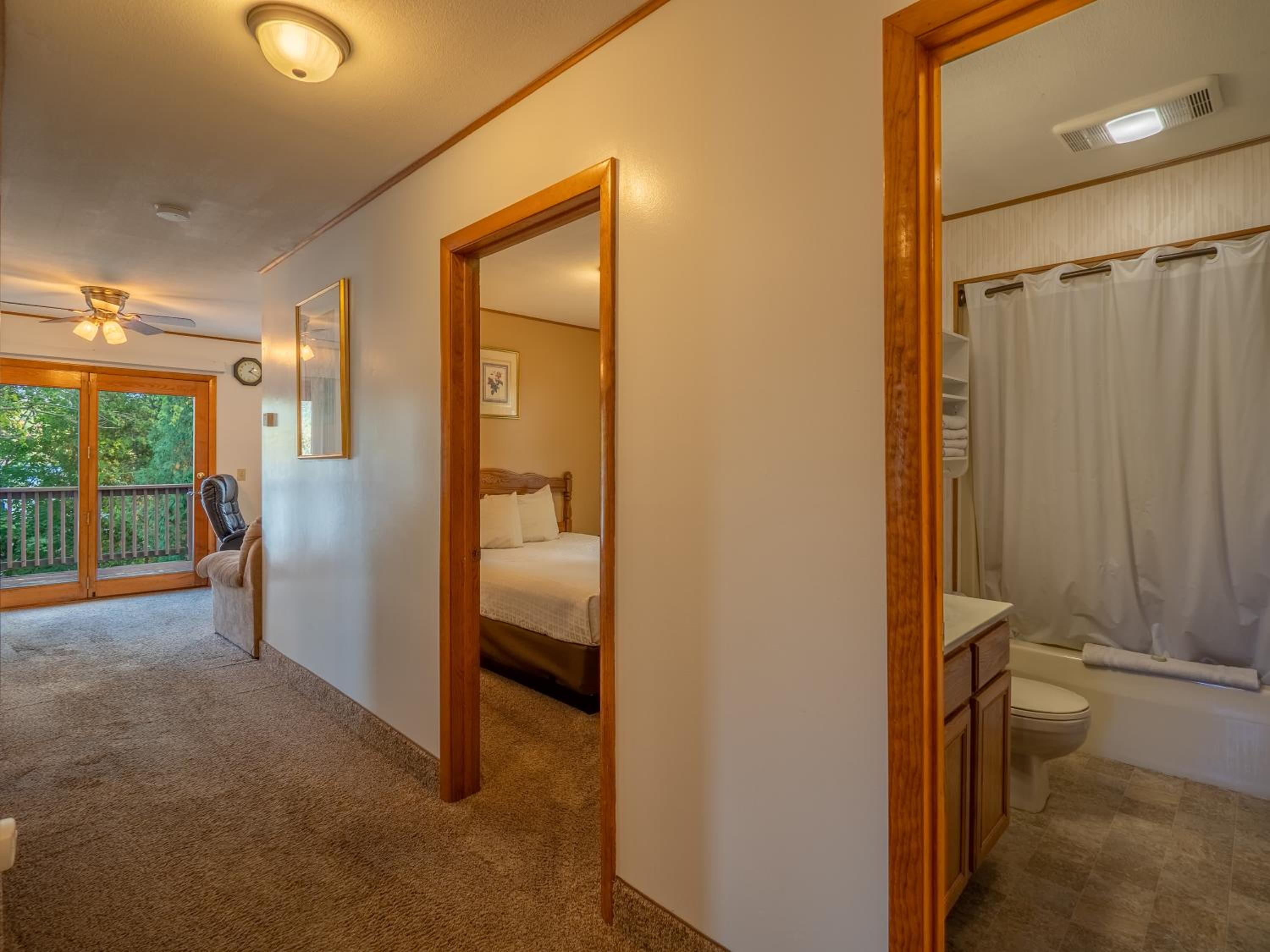 Lake 'N Pines Motel