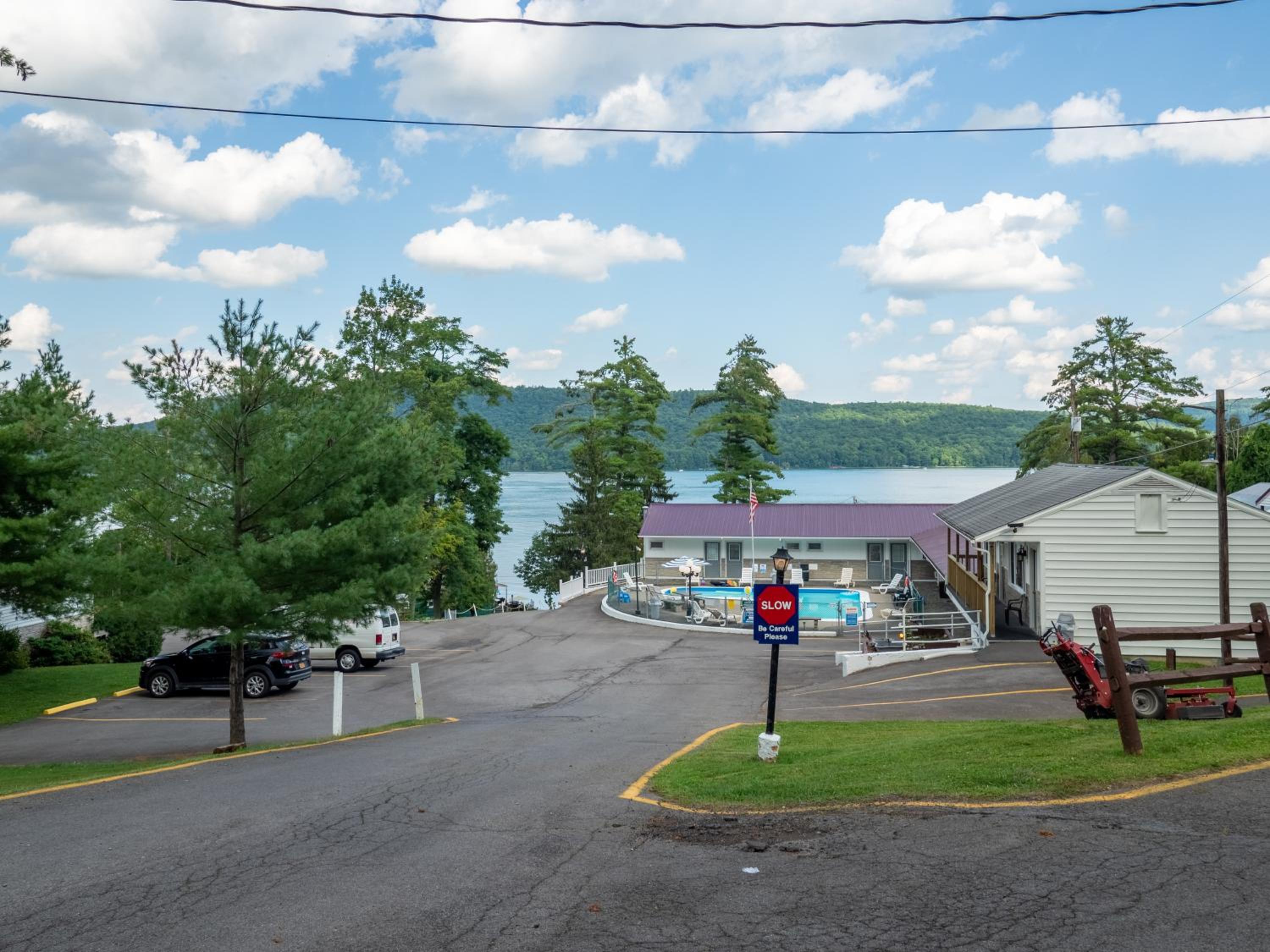 Lake 'N Pines Motel