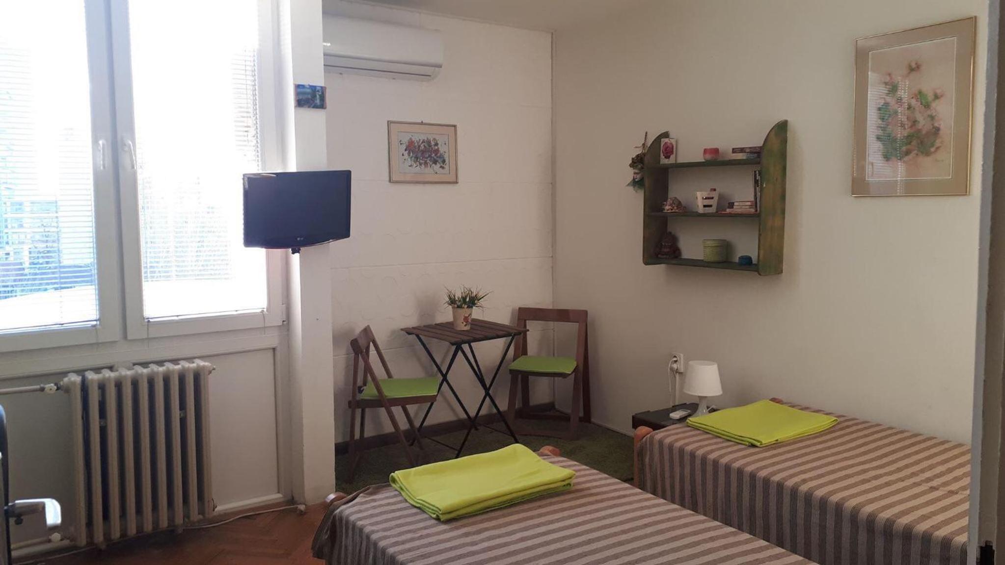 Skopje - center bright apartment