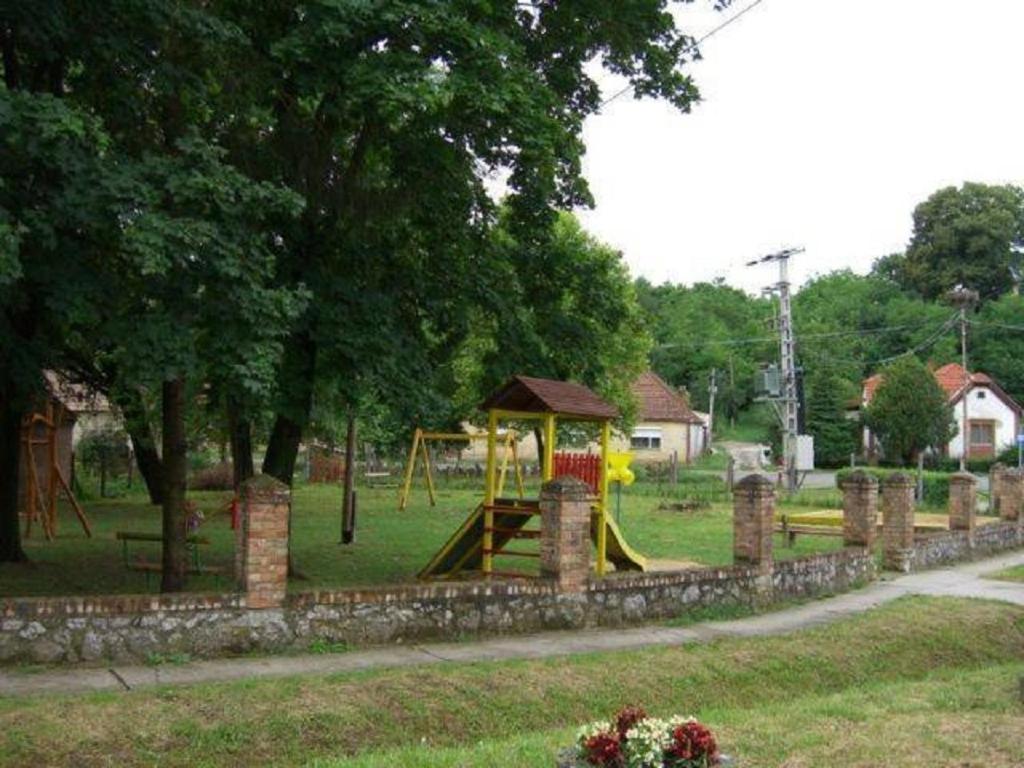 Photo 33