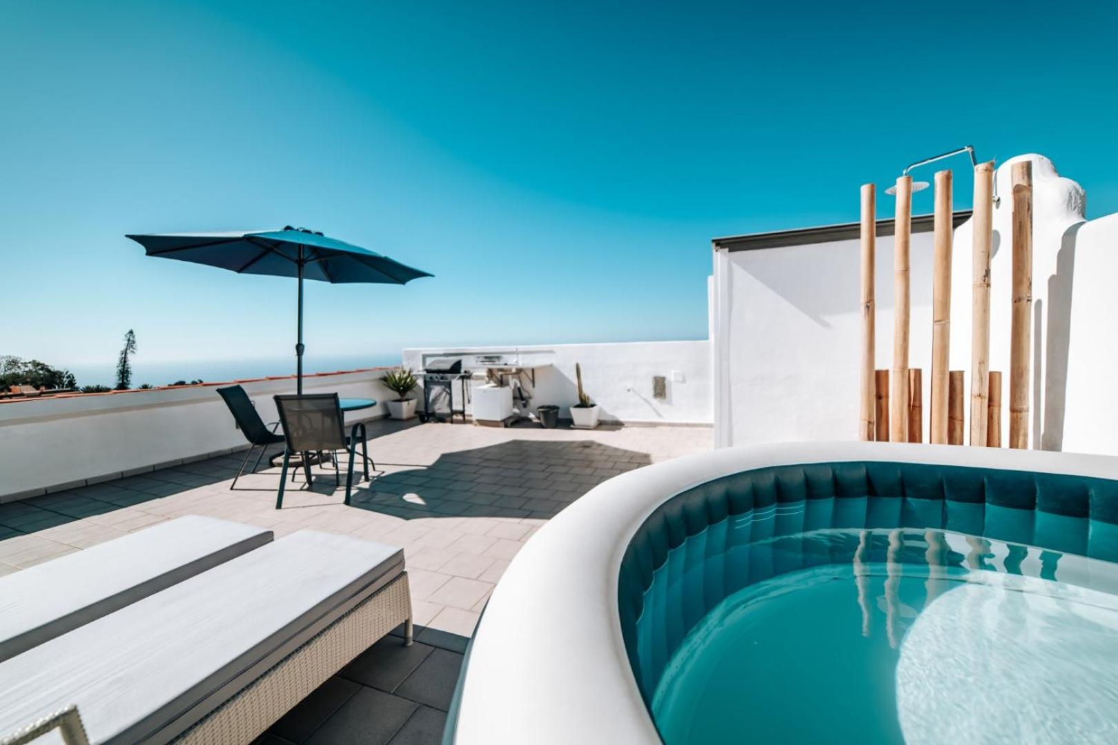 Hotel Eterna Primavera jacuzzi terraza privada - Image 1