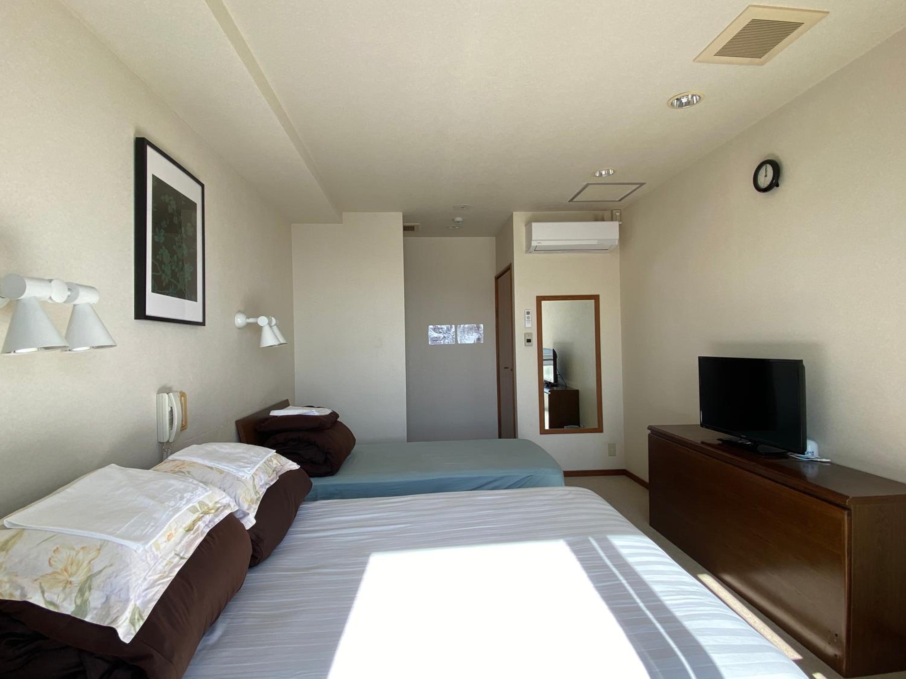 Atami Onsen Guest House Megumi 5 minutes walk from Atami Station