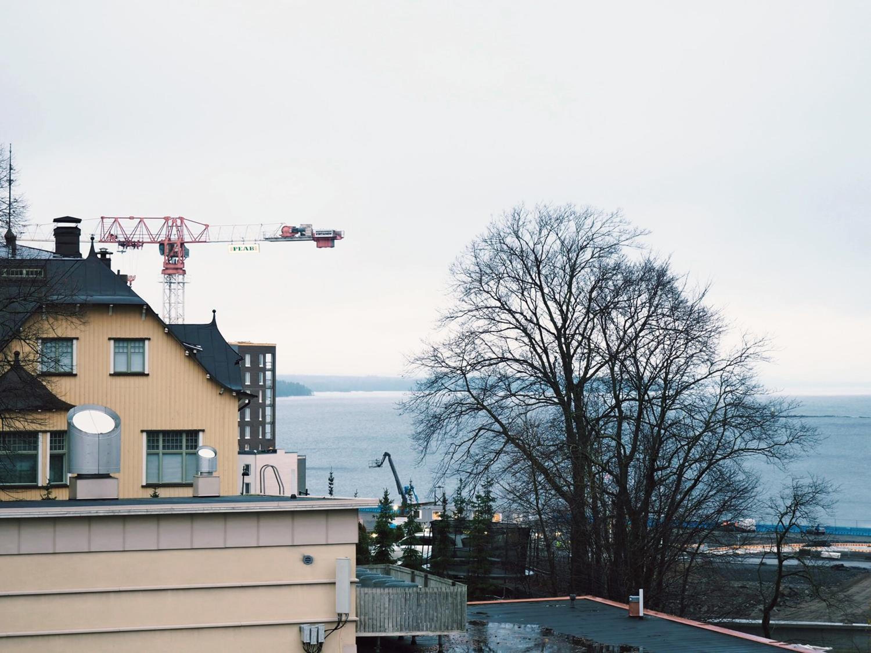 Modern 1BR with Sauna, Balcony & Free Parking - main view