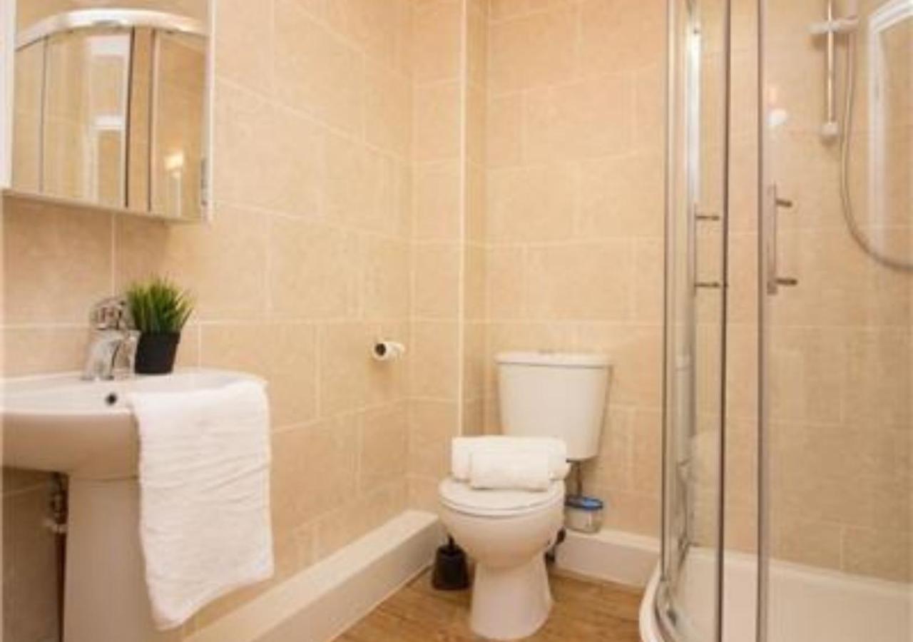StayZo Castle Point 6 Apartment - Premier Lodge view 2