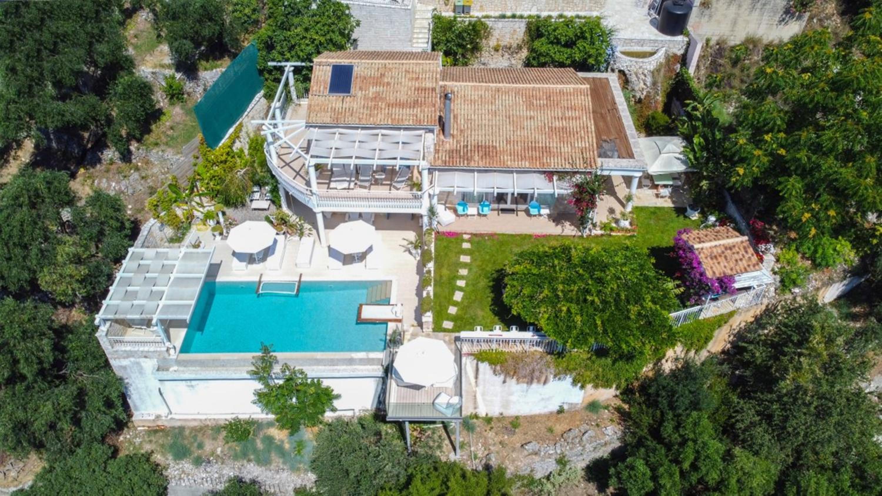 Hotel Aquamarine Villa - Image 1