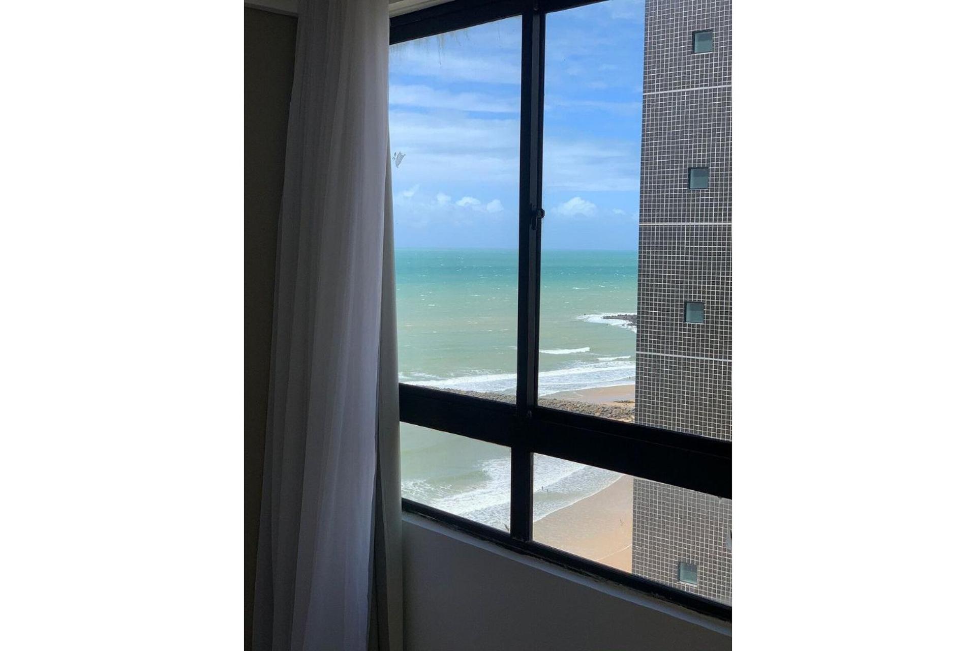 Apartamento em Areia Preta com vista para o mar