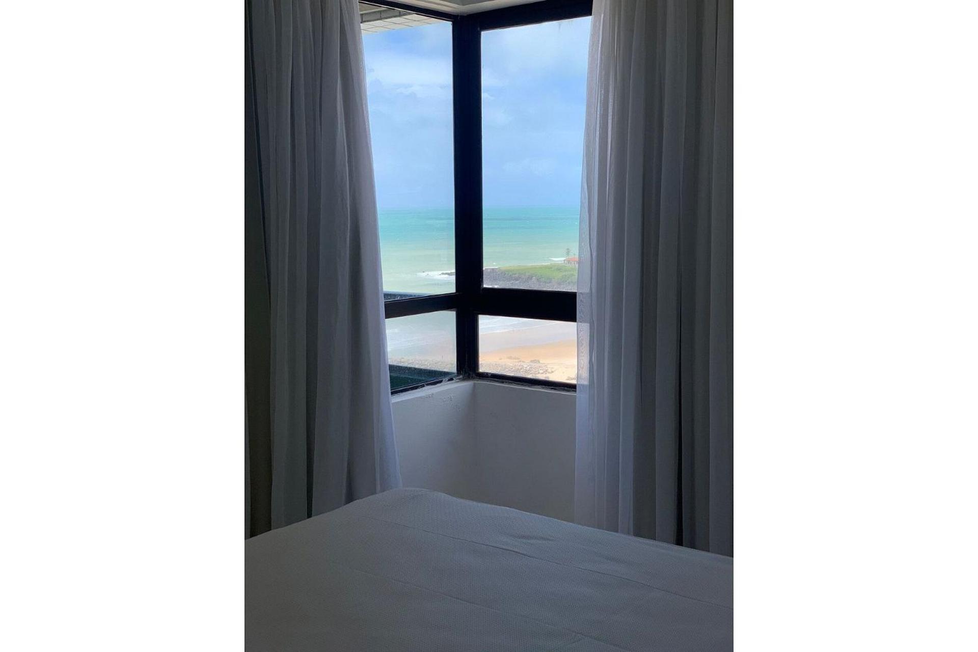 Apartamento em Areia Preta com vista para o mar
