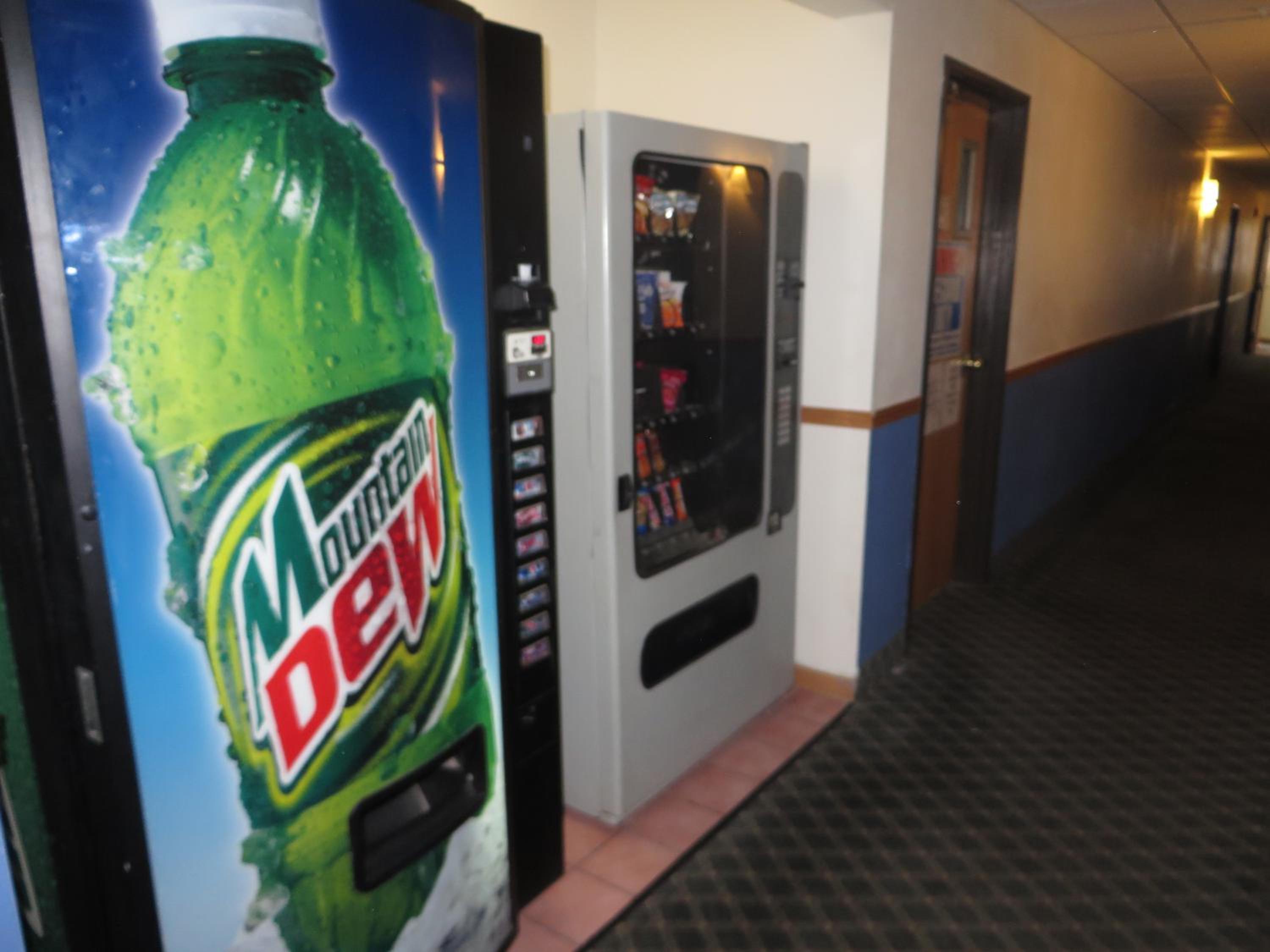 Super 8 by Wyndham Monmouth IL - Property Image 35