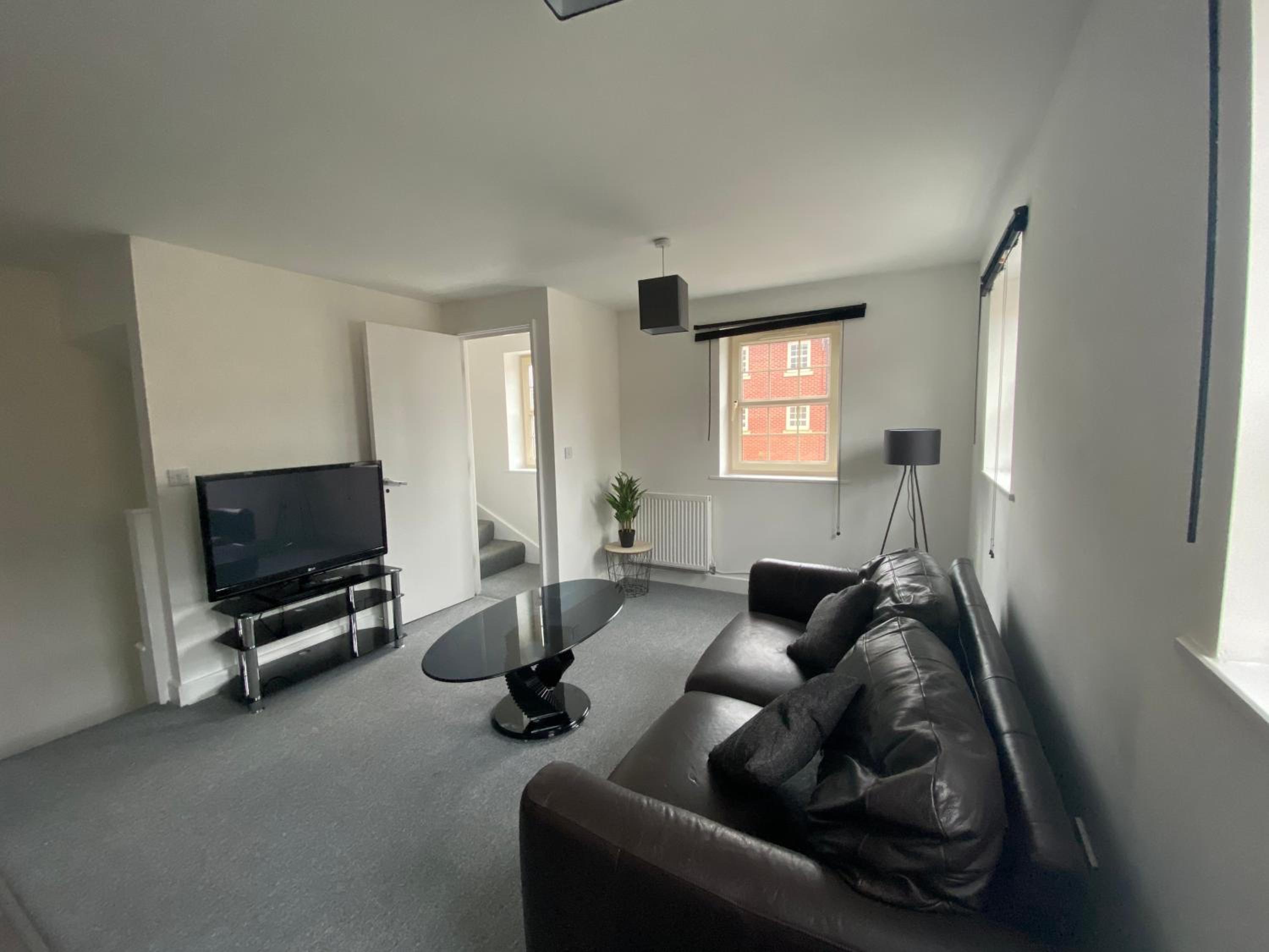 Doncaster Furnished House For Short Lets view 4