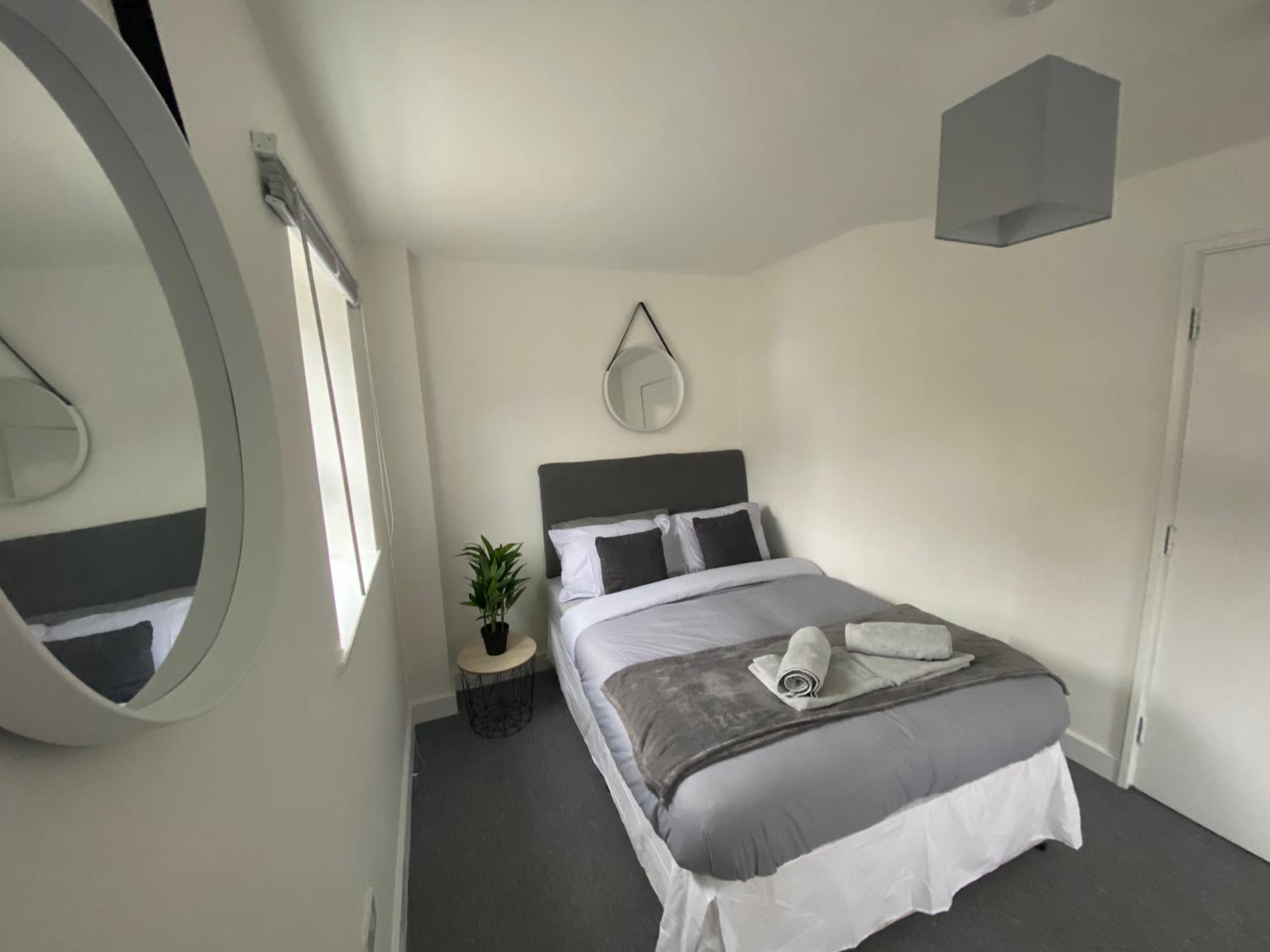 Doncaster Furnished House For Short Lets view 5
