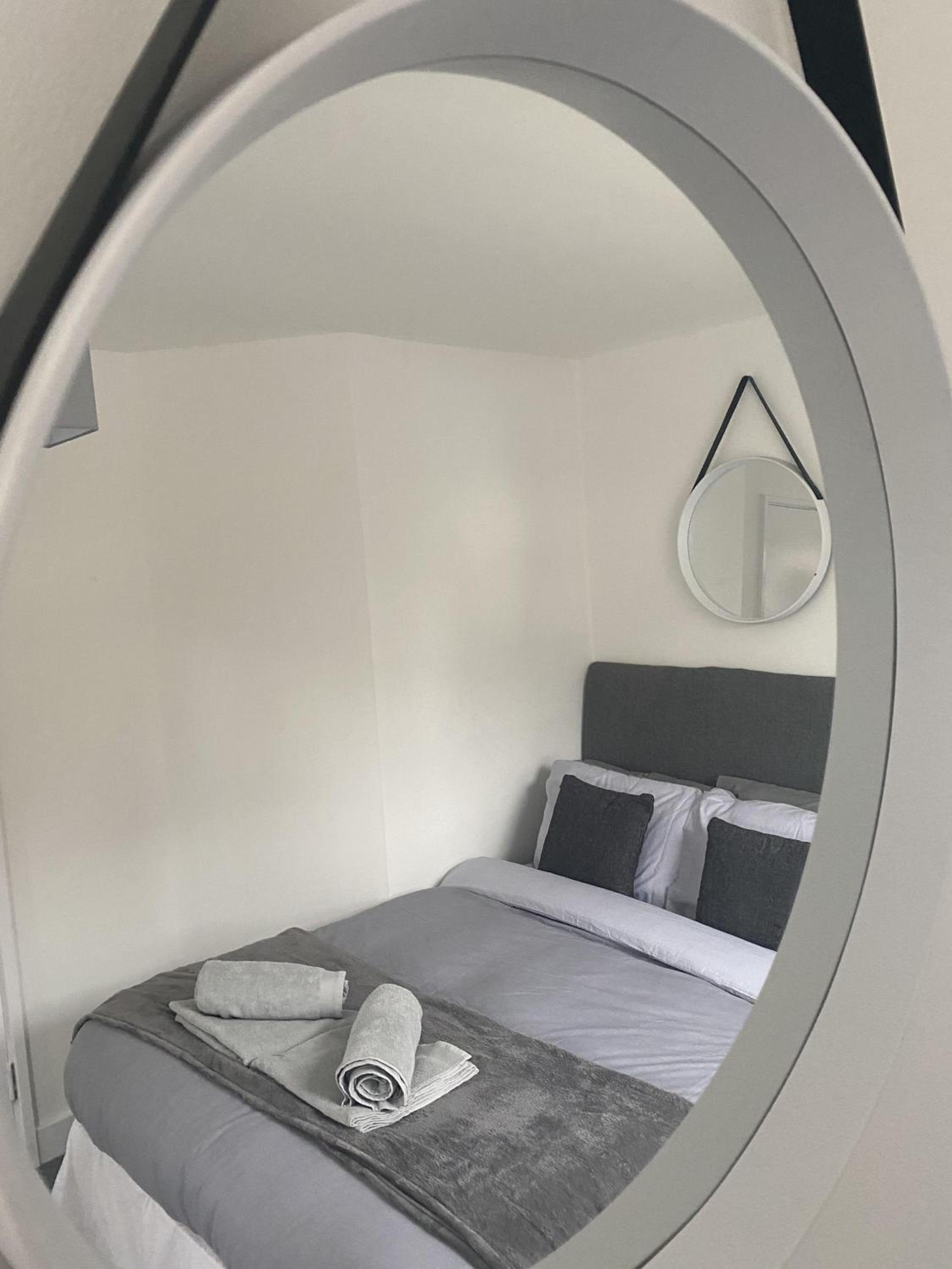 Doncaster Furnished House For Short Lets view 3