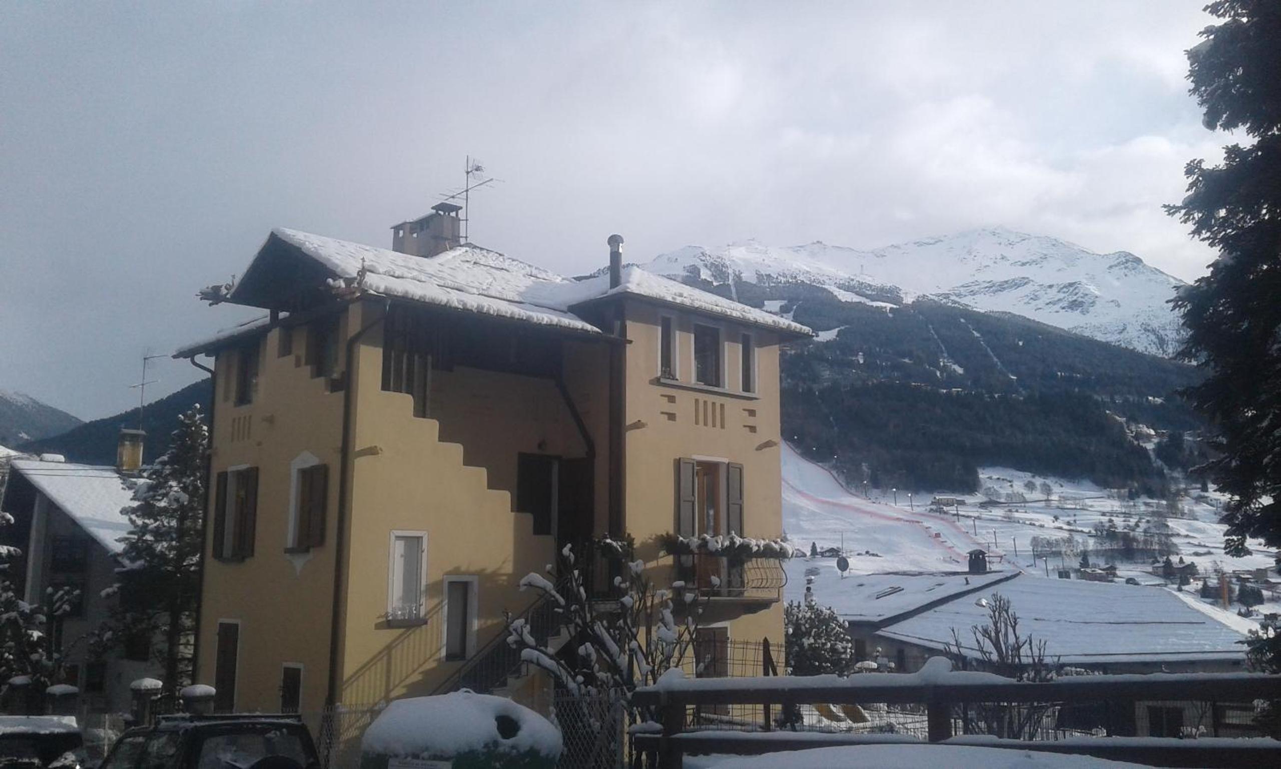 Appartamenti Via Monte Braulio 19 view 2