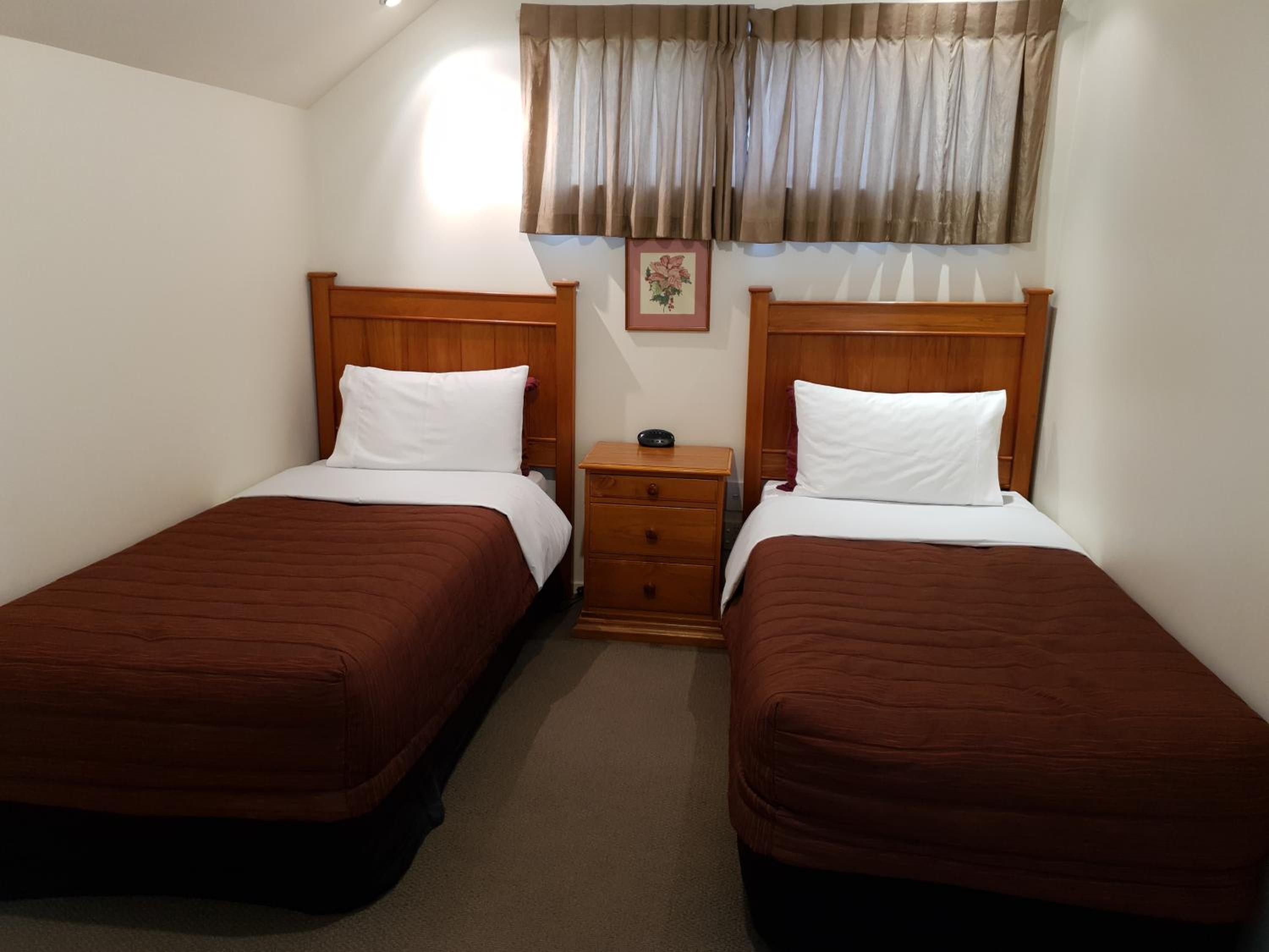 Rosewood Court Motel