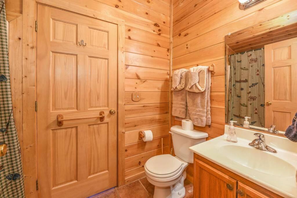 Gorgeous View. Hot Tub. Privacy. Fireplace. Pool & Fishing Access! view 2