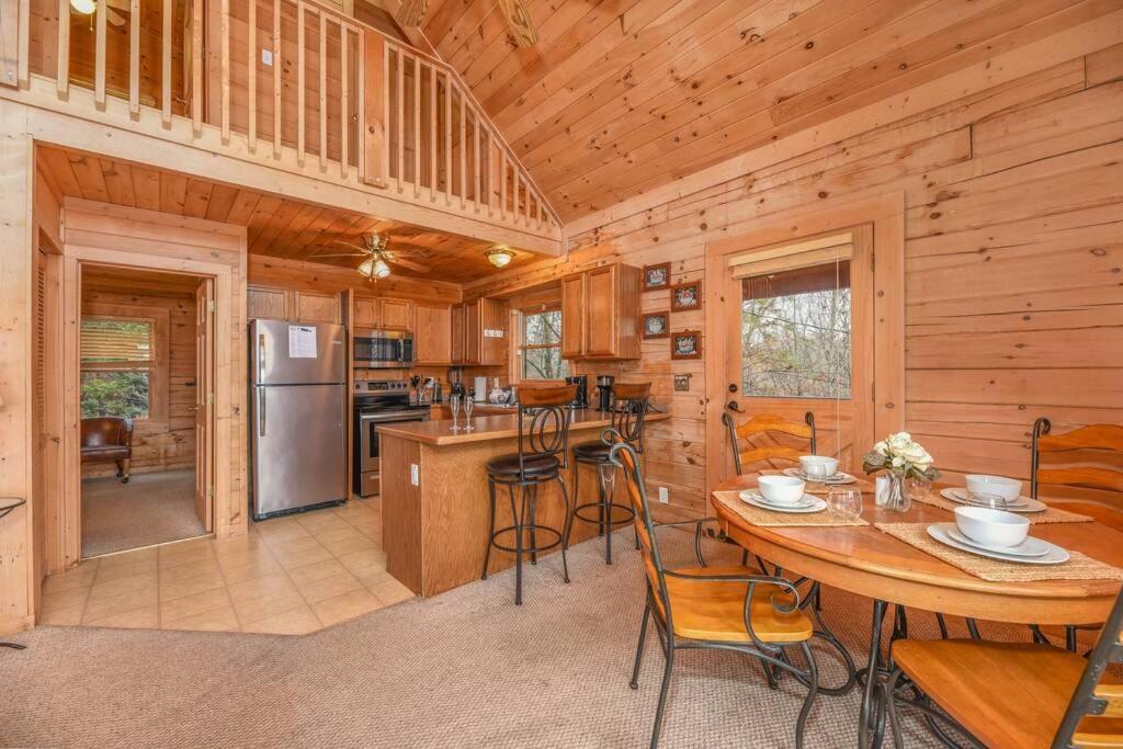 Gorgeous View. Hot Tub. Privacy. Fireplace. Pool & Fishing Access! view 3
