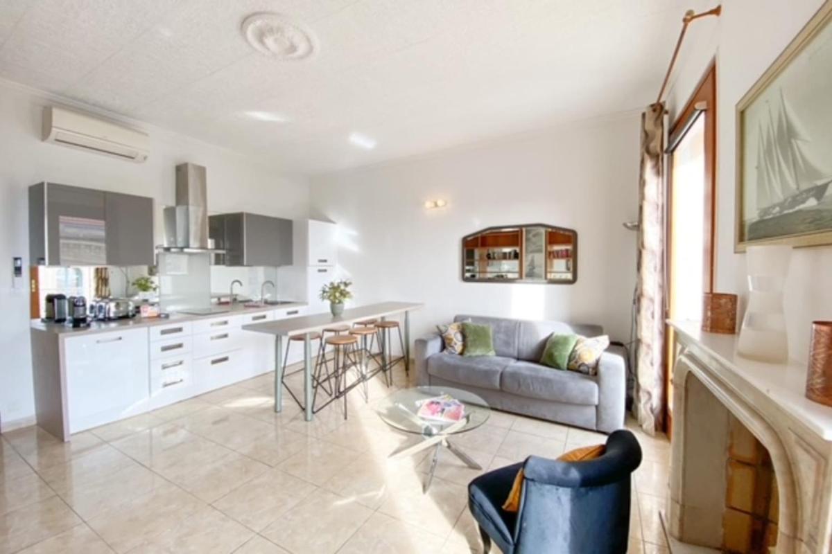 Quai St Pierre 2 bedrooms apt with sea view photo 4