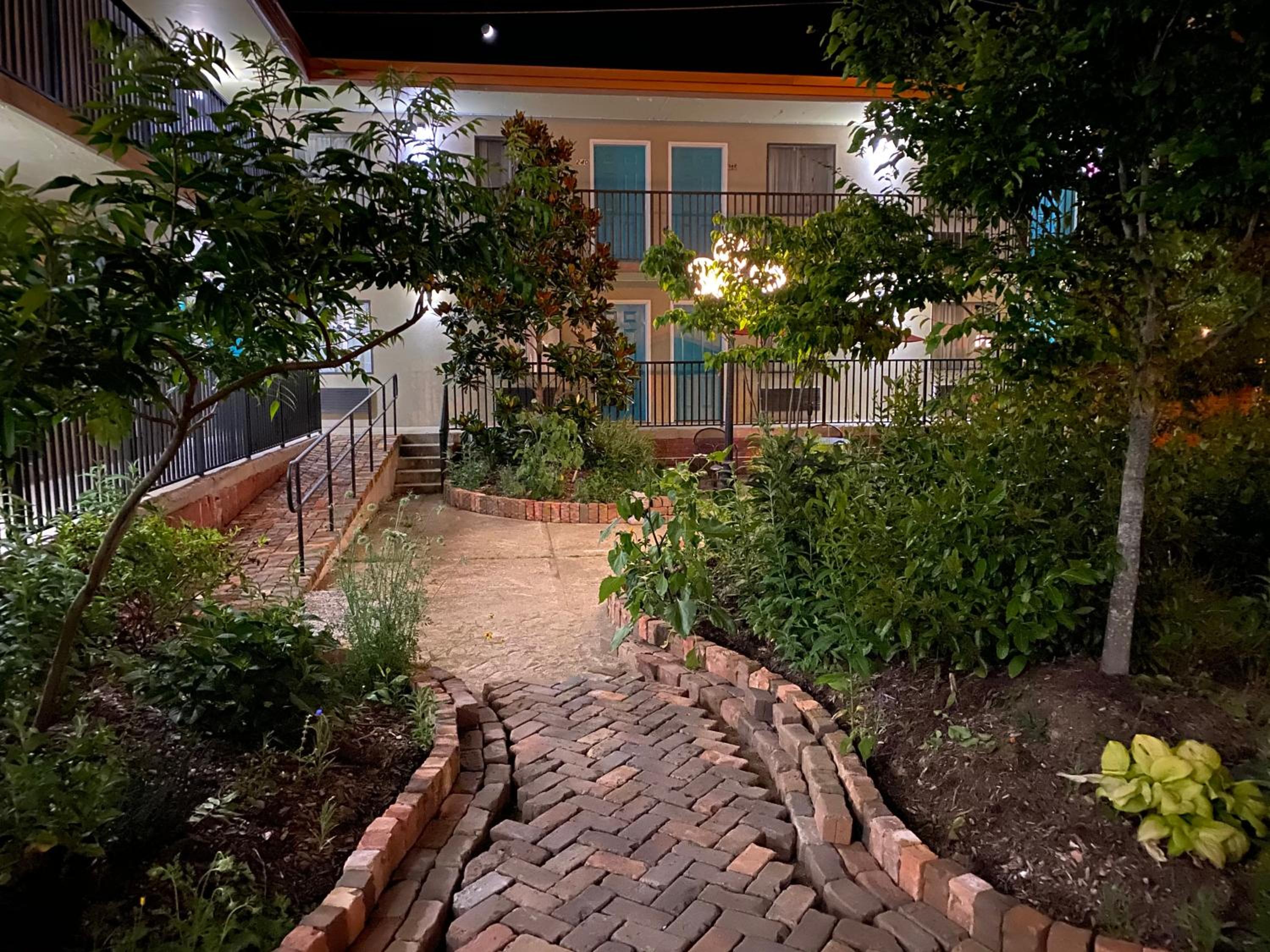 Bloomington Vacations - Cascades Inn - Property Image 1