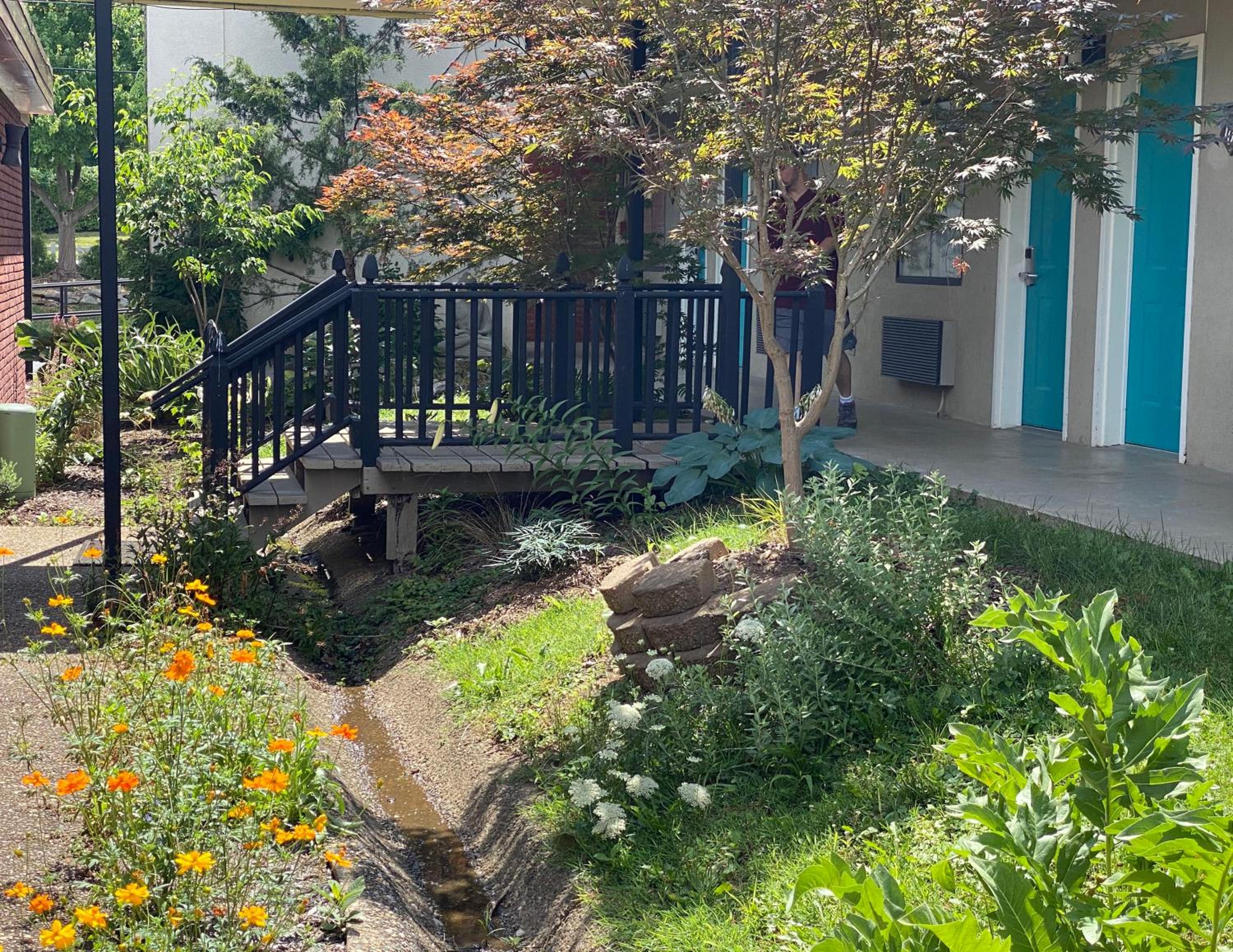 Bloomington Vacations - Cascades Inn - Property Image 5