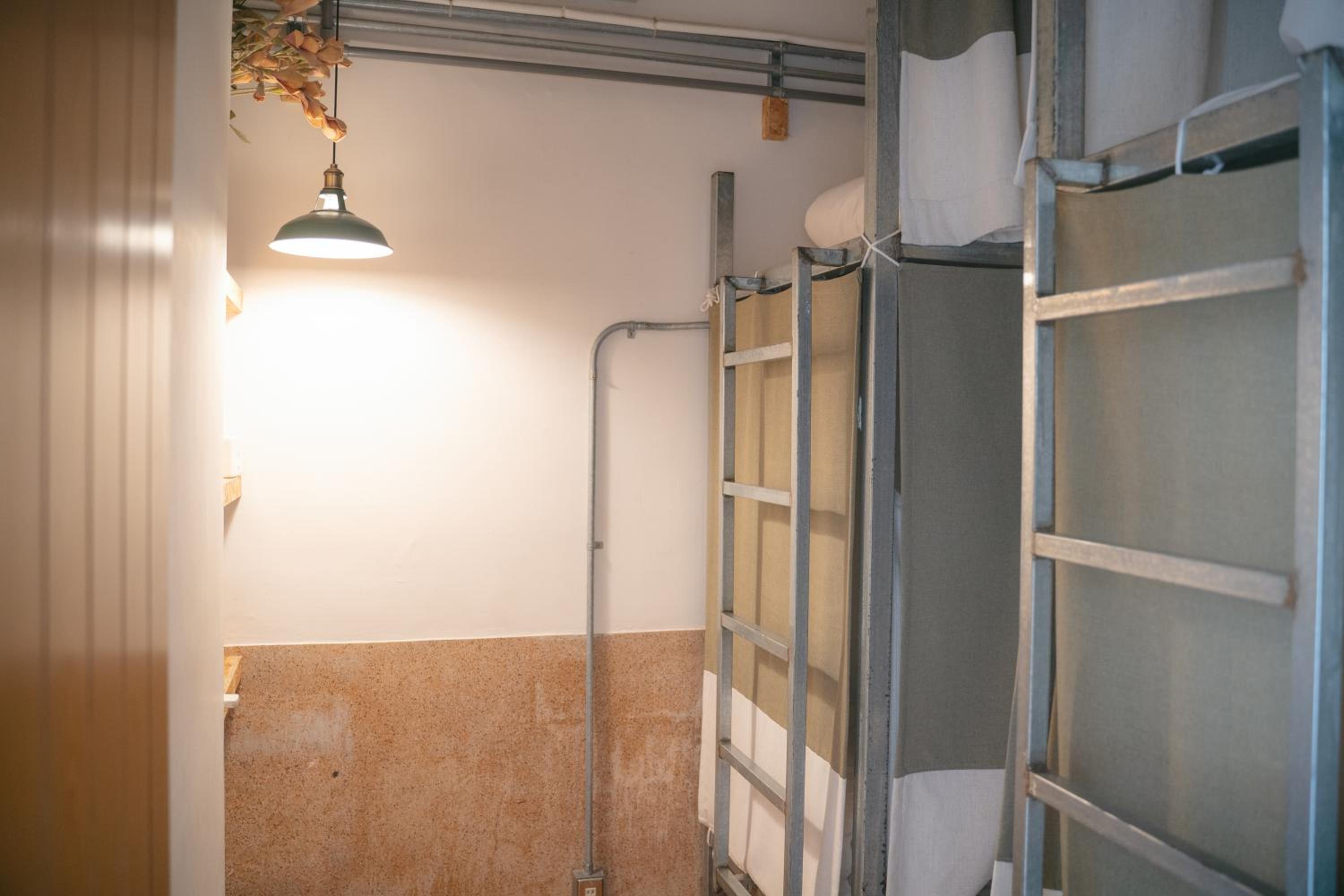 365.Hostel