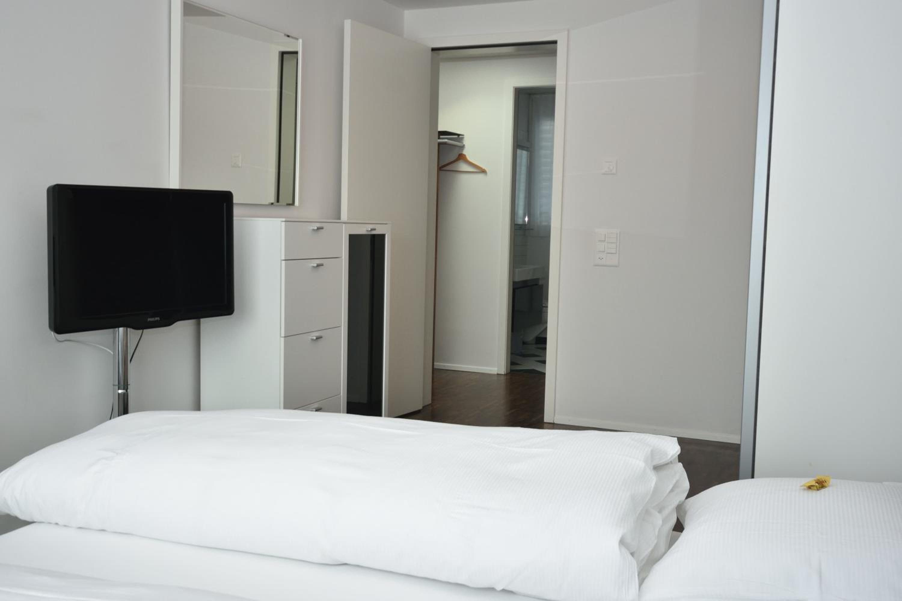 Stylish 1BR near lake and Opera - Flower 52