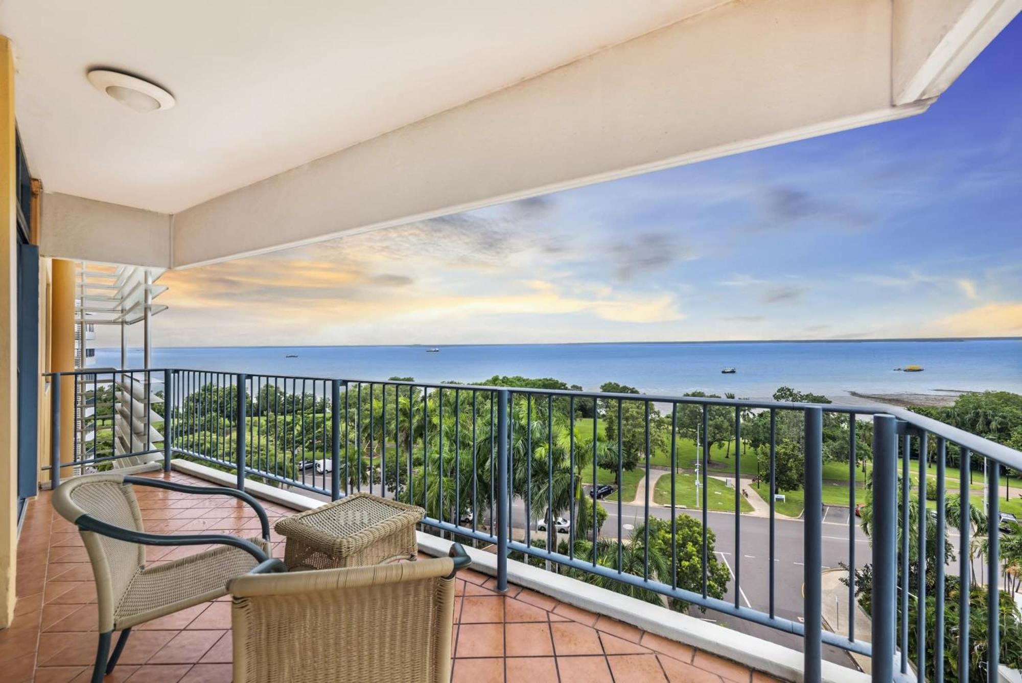 ZEN AT THE ESPLANADE - Spectacular Sunset Retreat