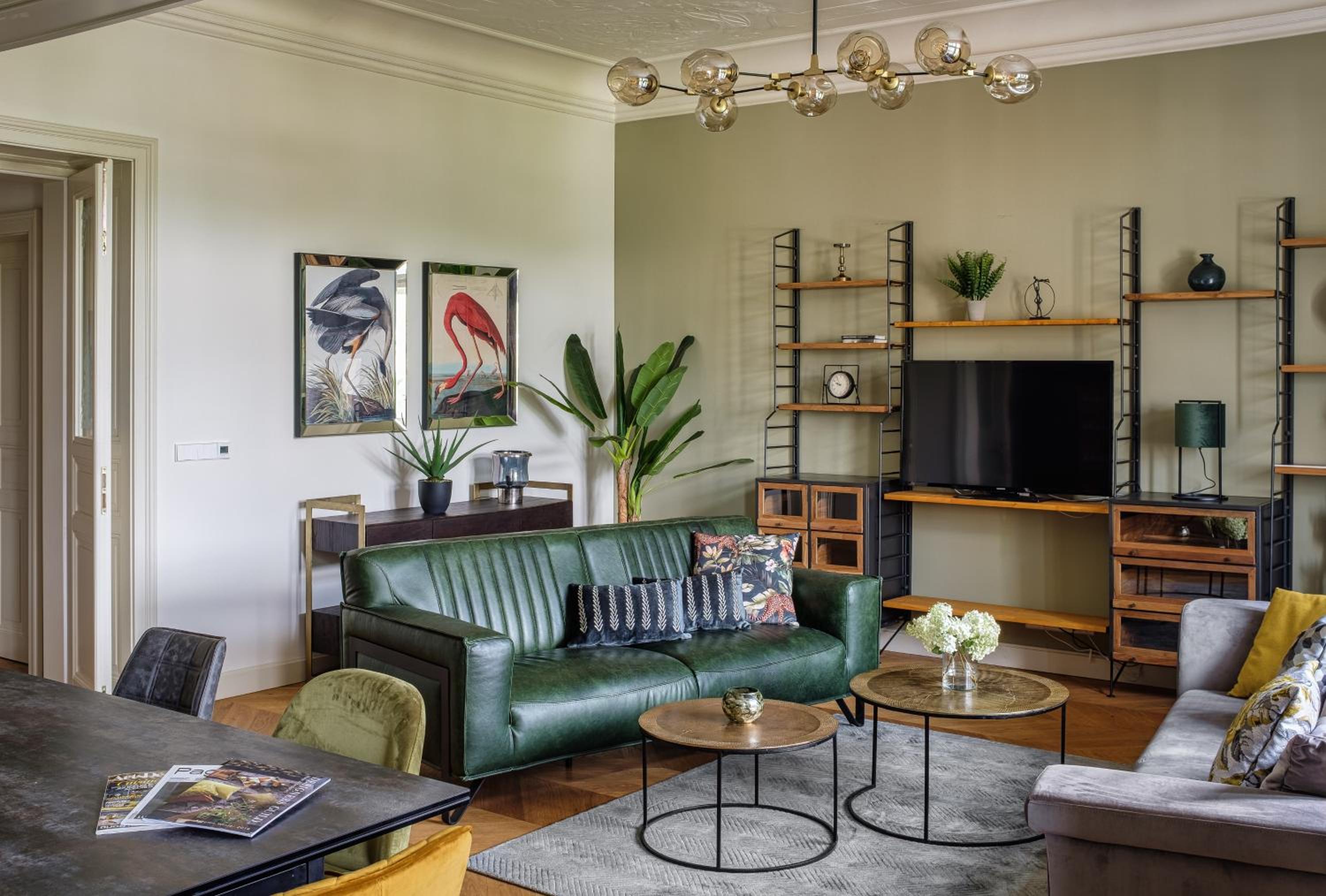 MN6 Luxury Suites by Adrez