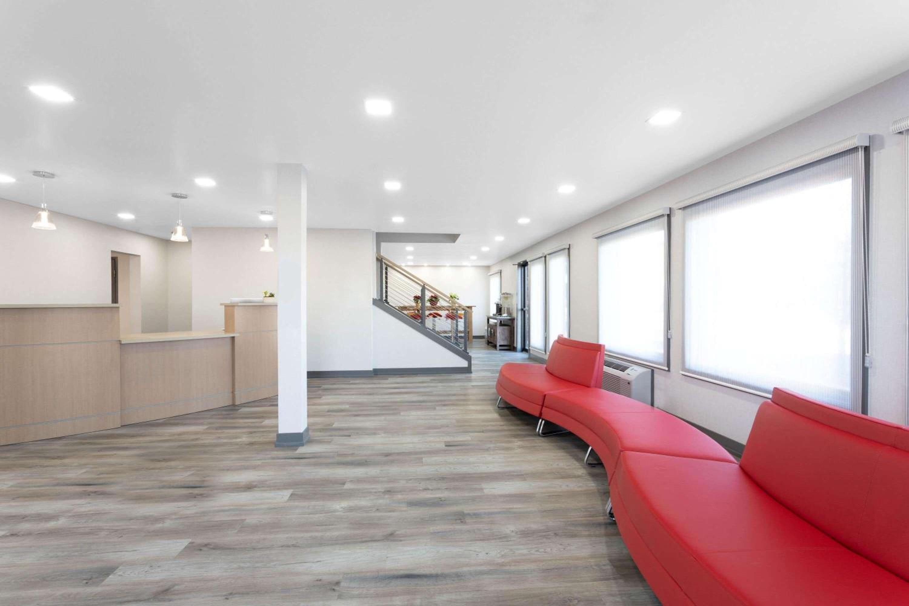 Travelodge by Wyndham Elkhart
