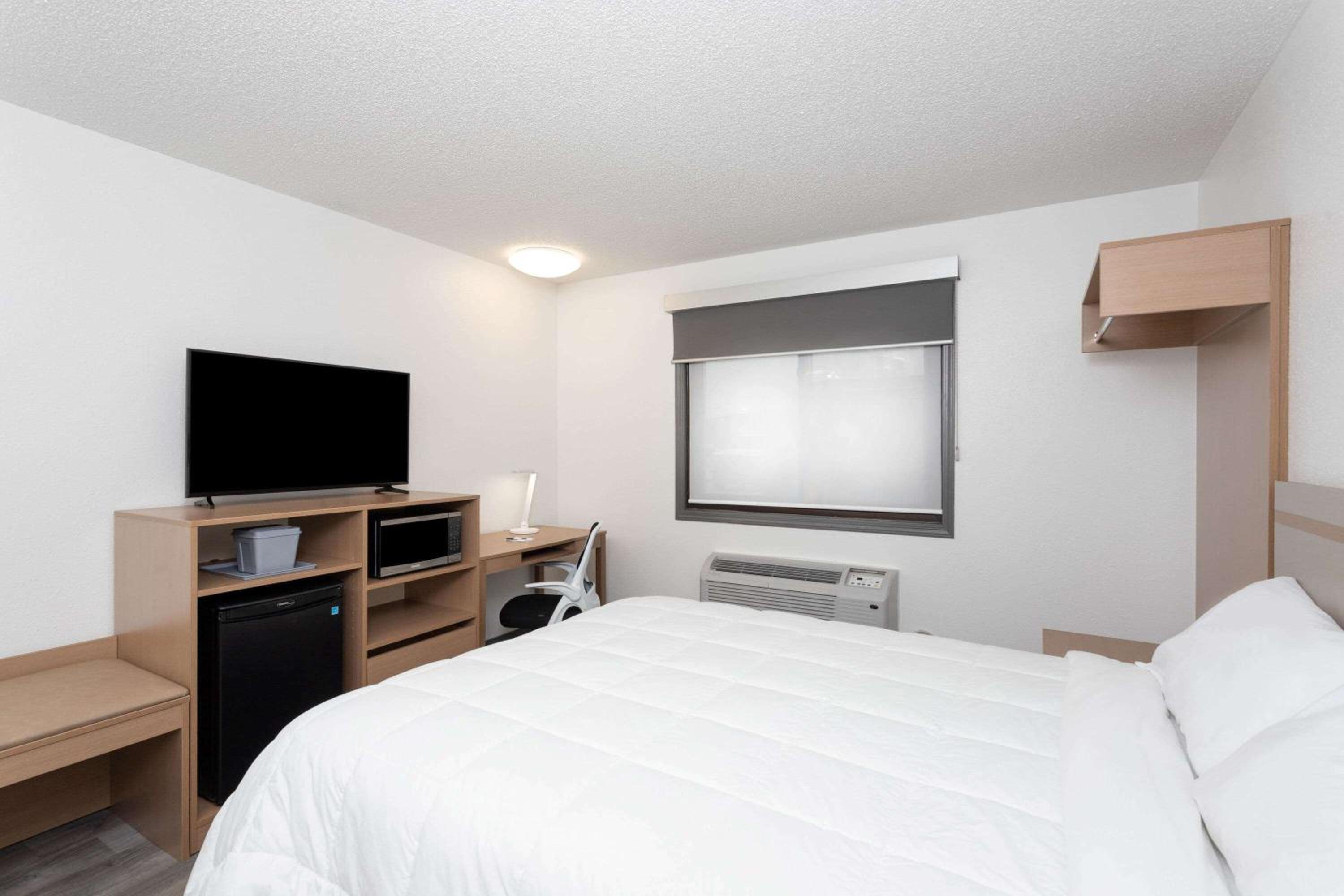 Travelodge by Wyndham Elkhart
