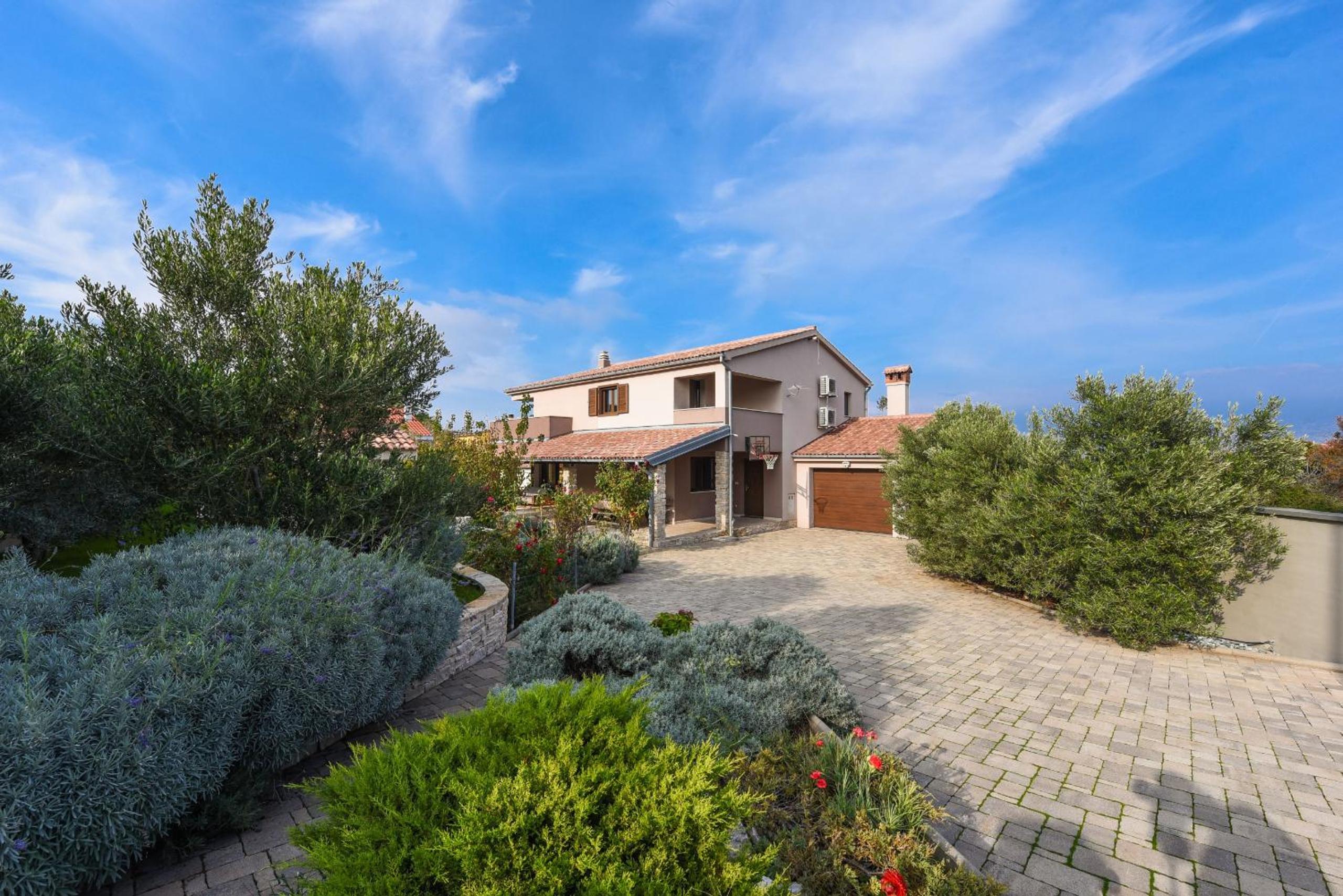 Hotel Villa Trabakul - Image 1