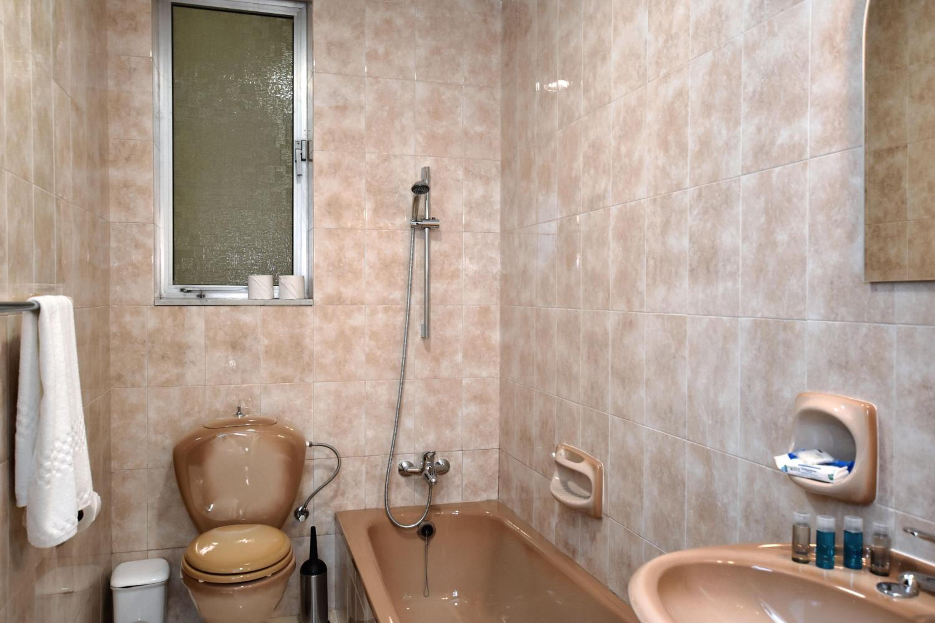 2 Bedroom Central & Spacious with Sea Views view 4