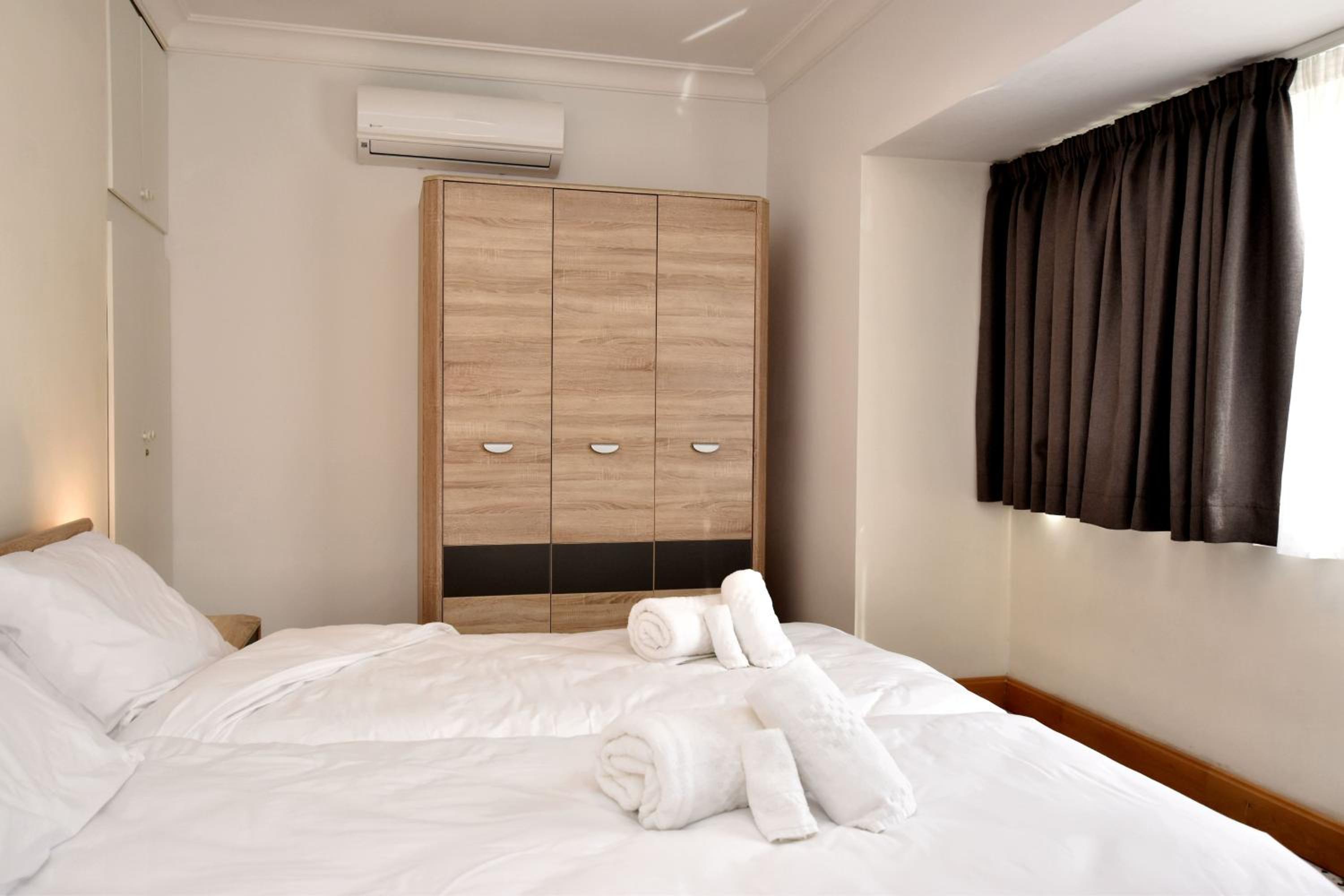 2 Bedroom Central & Spacious with Sea Views view 5