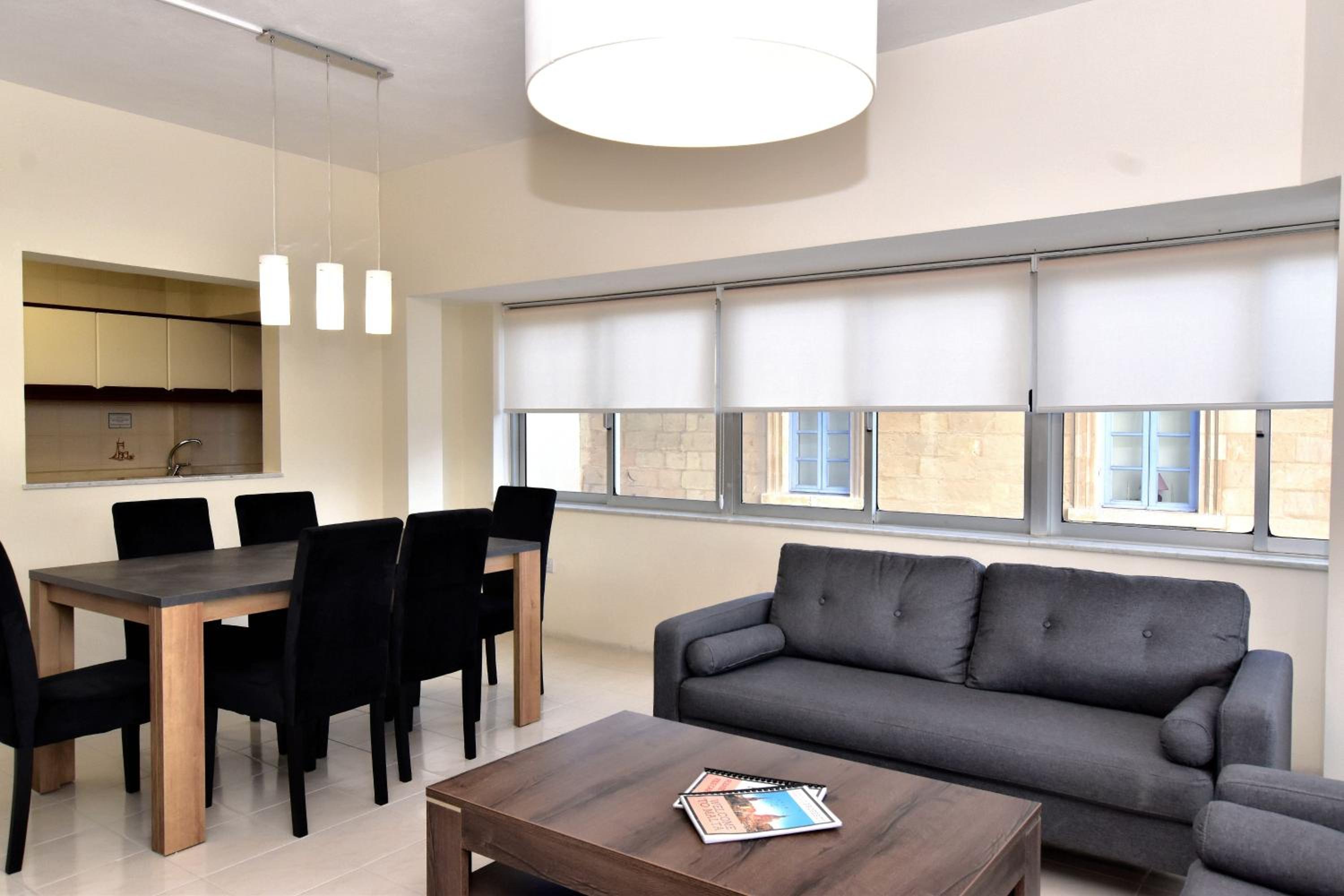 Bright & Spacious 2 Bedroom with Marina View
