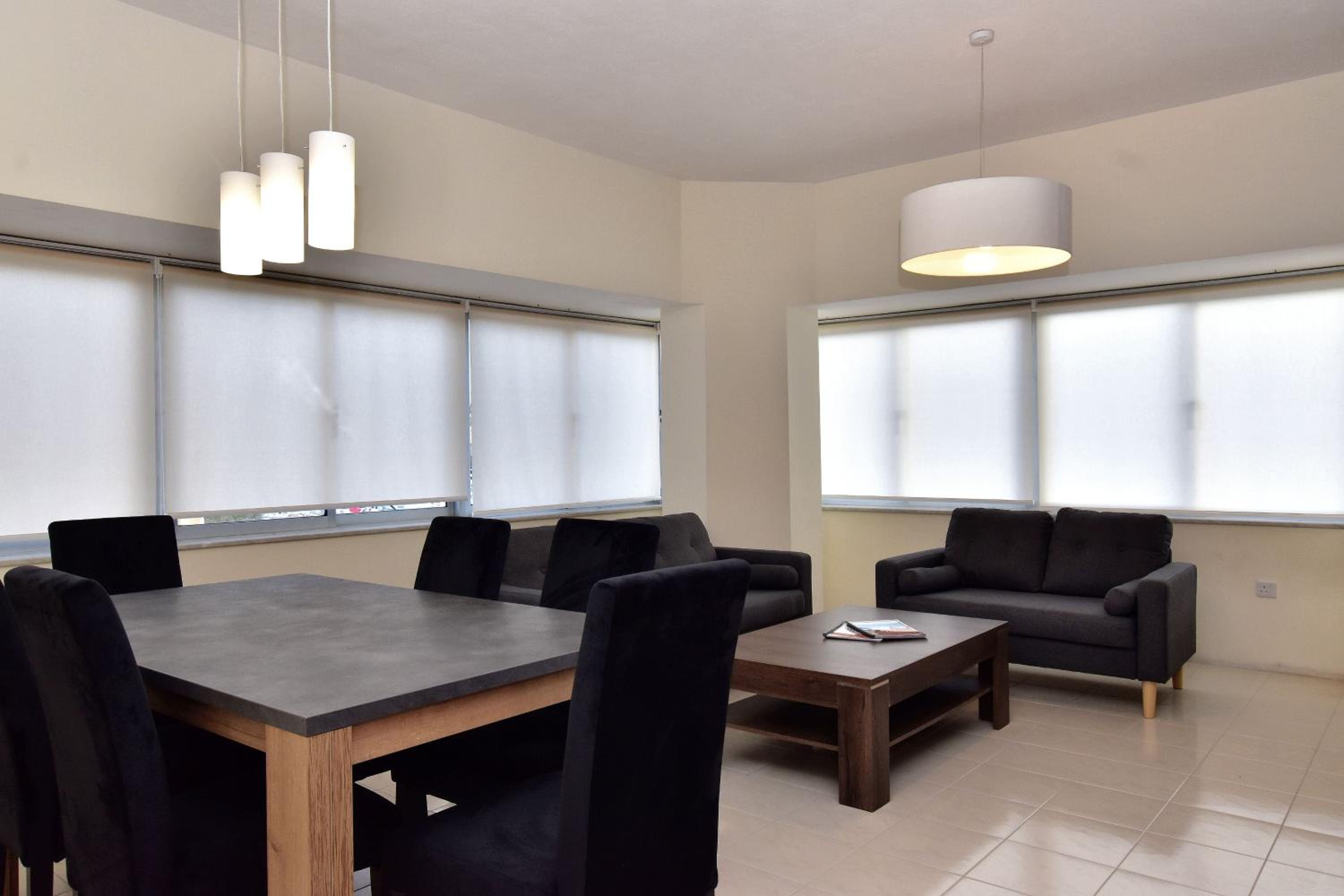 Bright & Spacious 2 Bedroom with Marina View