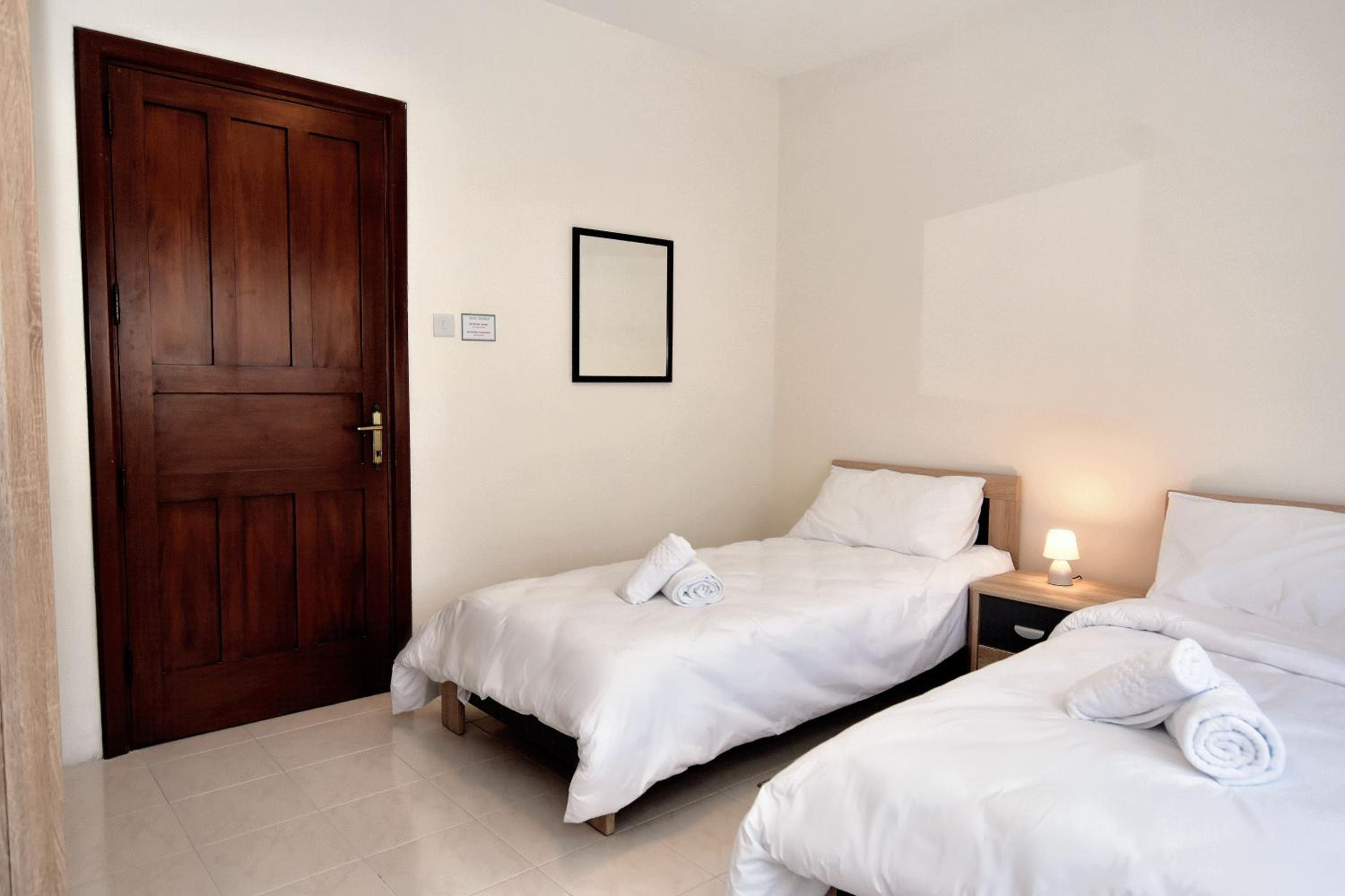 Bright & Spacious 2 Bedroom with Marina View