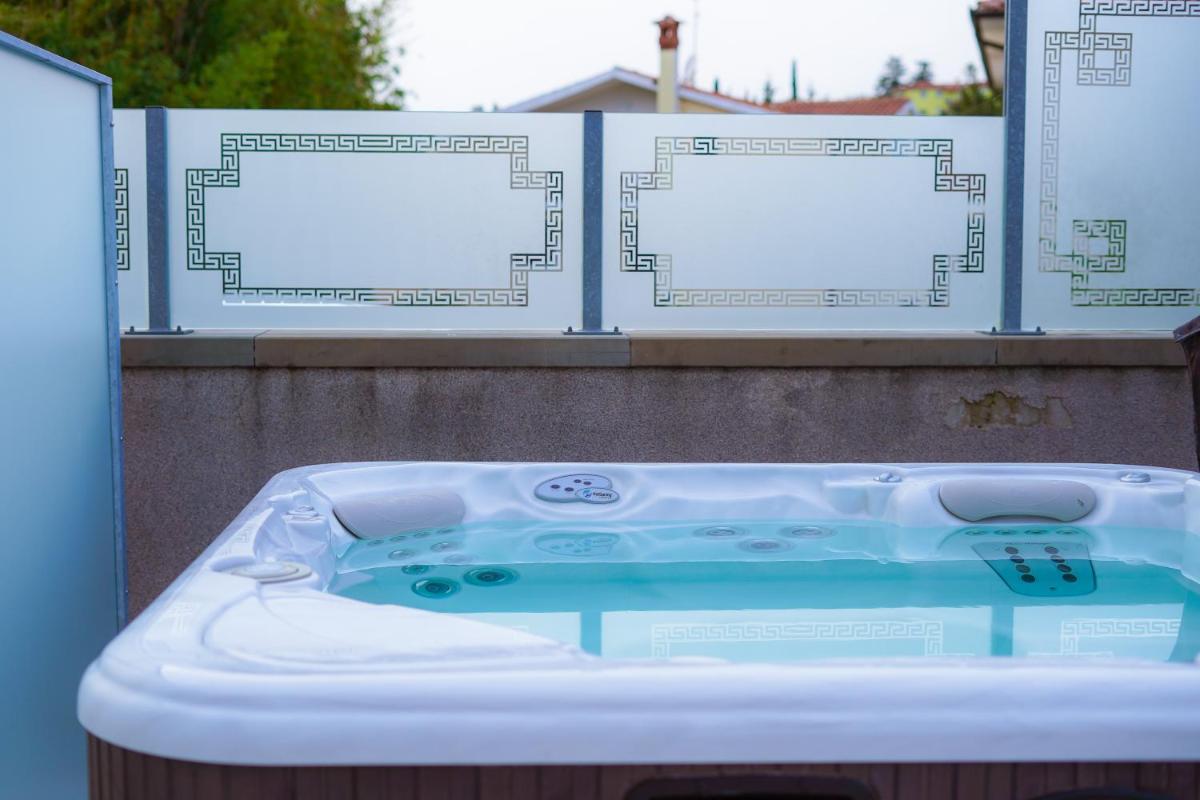 Jacuzzi